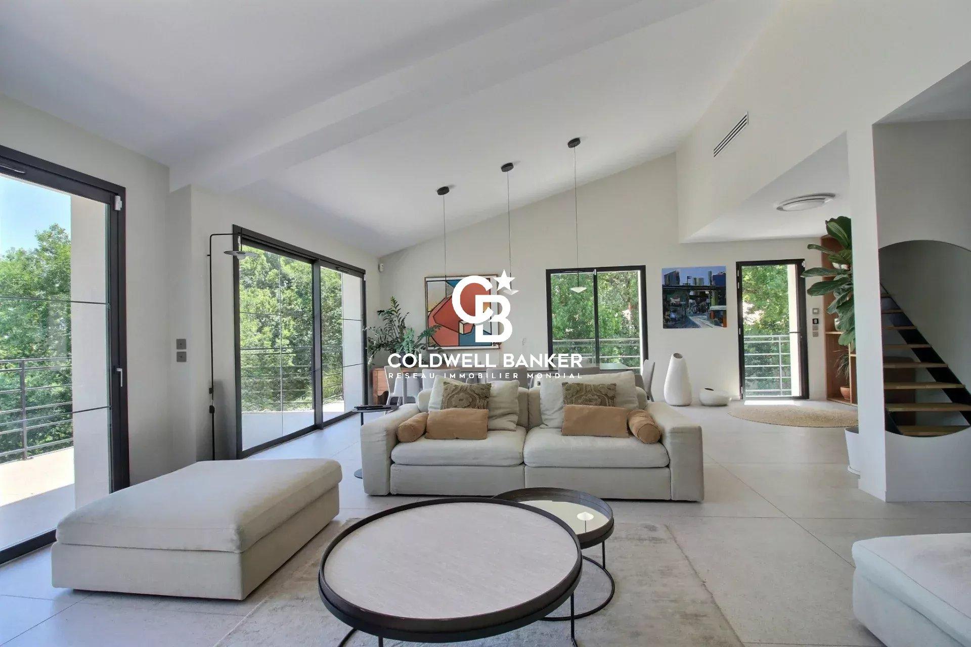 Villa d’exception sur les hauteurs du Pyla – élégance contemporaine et vue panoramique sur la canopée