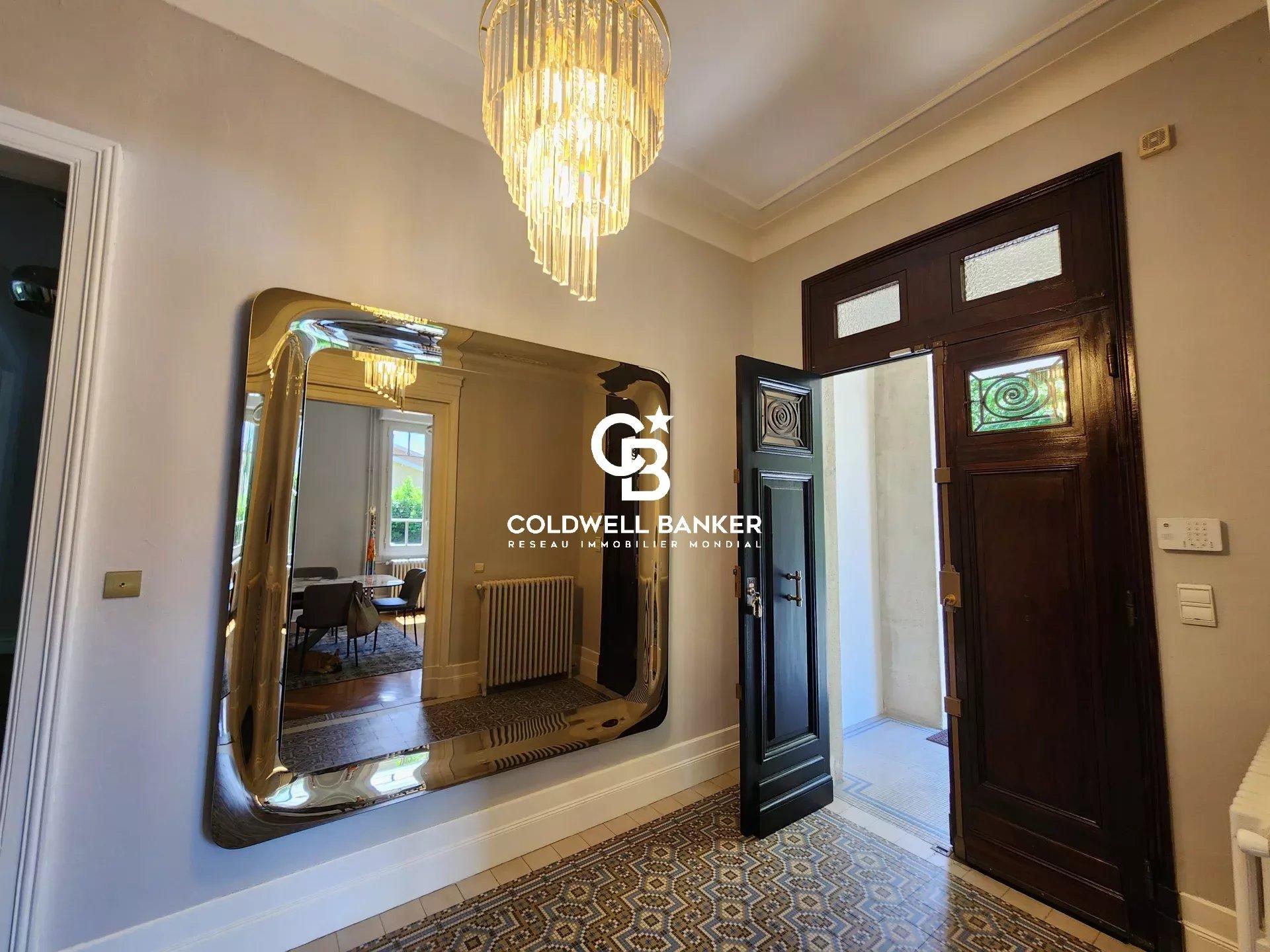 Somptueuse demeure en pierre avec parc et piscine Proche Bordeaux