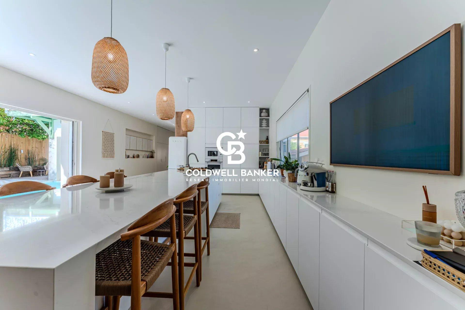 Villa Les Mouettes à Arcachon – élégance arcachonnaise, volumes sublimes et vue bassin