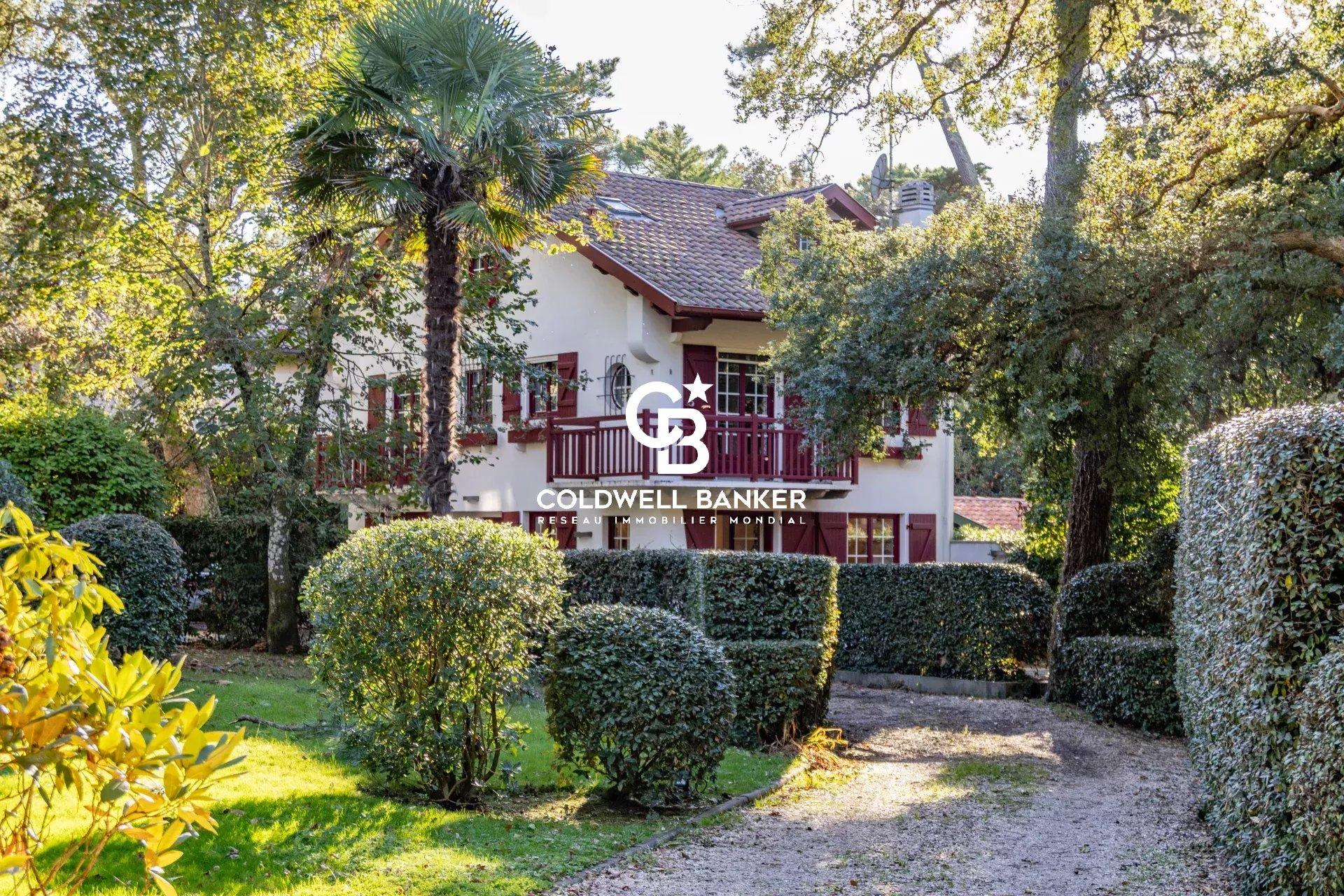 Entre canal et océan – élégante propriété d’exception à Hossegor dans un écrin de verdure