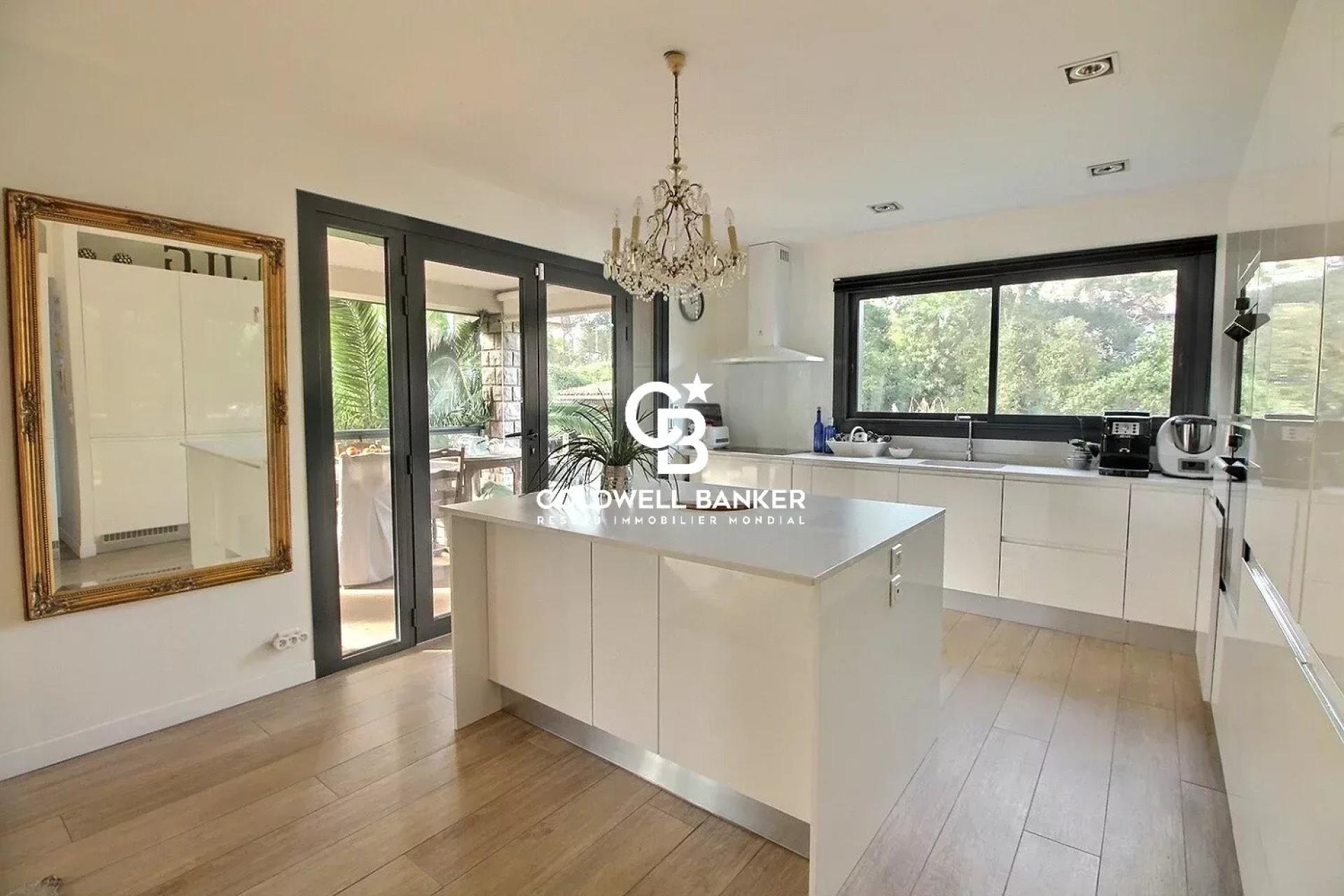 Villa d’exception à Hossegor, lumière, espace et sérénité entre lac et océan