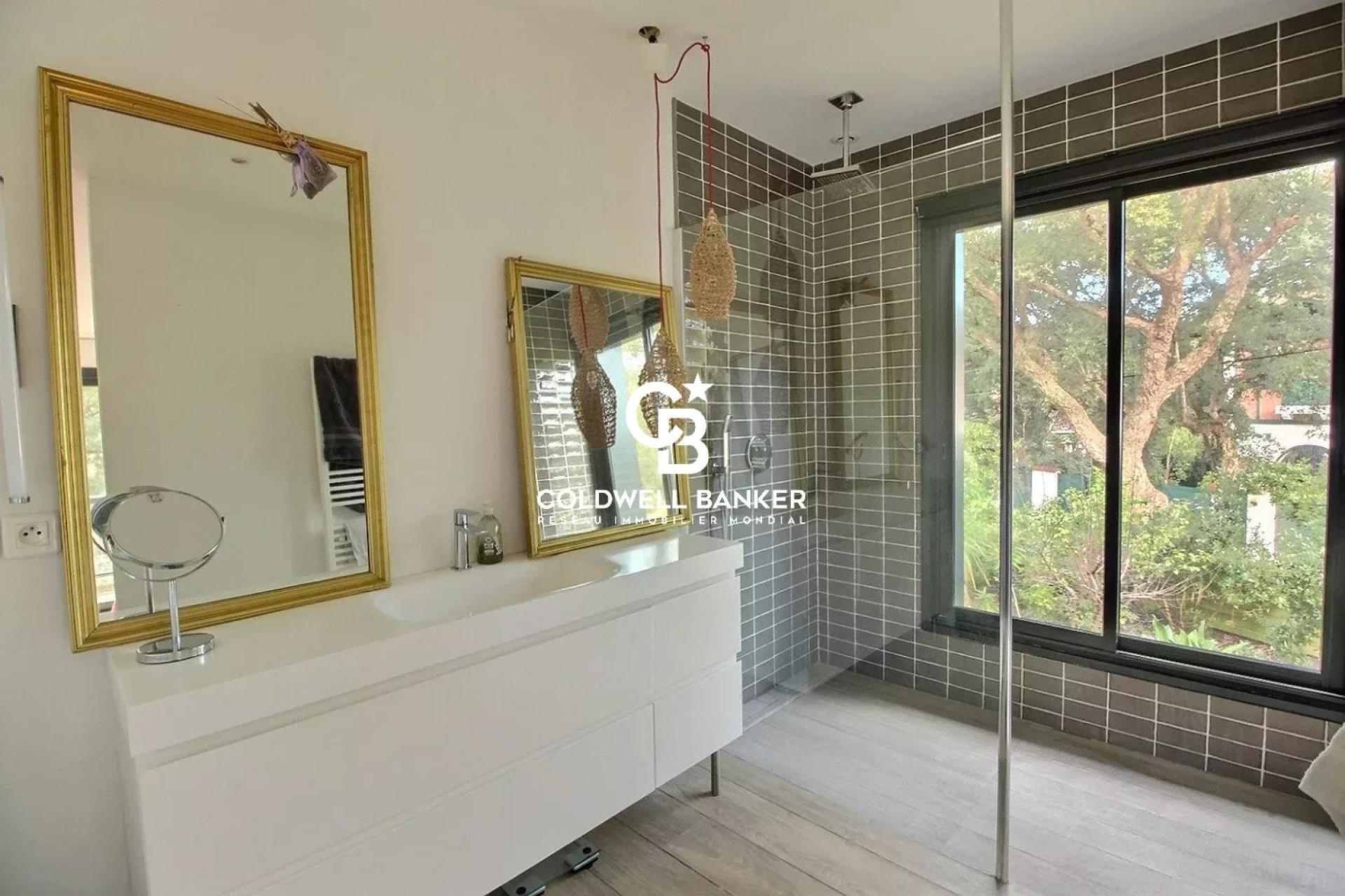 Villa d’exception à Hossegor, lumière, espace et sérénité entre lac et océan