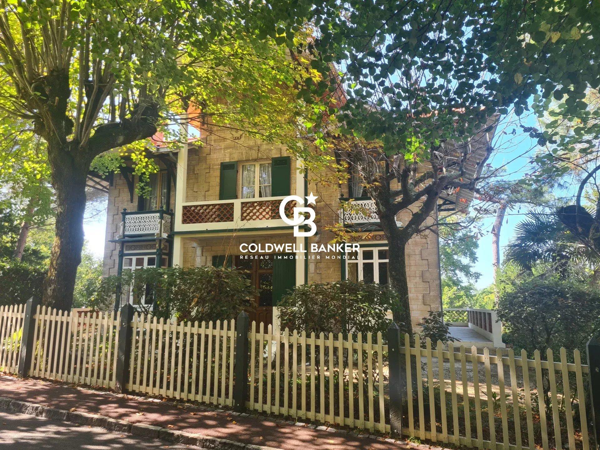 Villa historique de 1864 au cœur de la Ville d’Hiver – arcachonnaise élégante et intemporelle