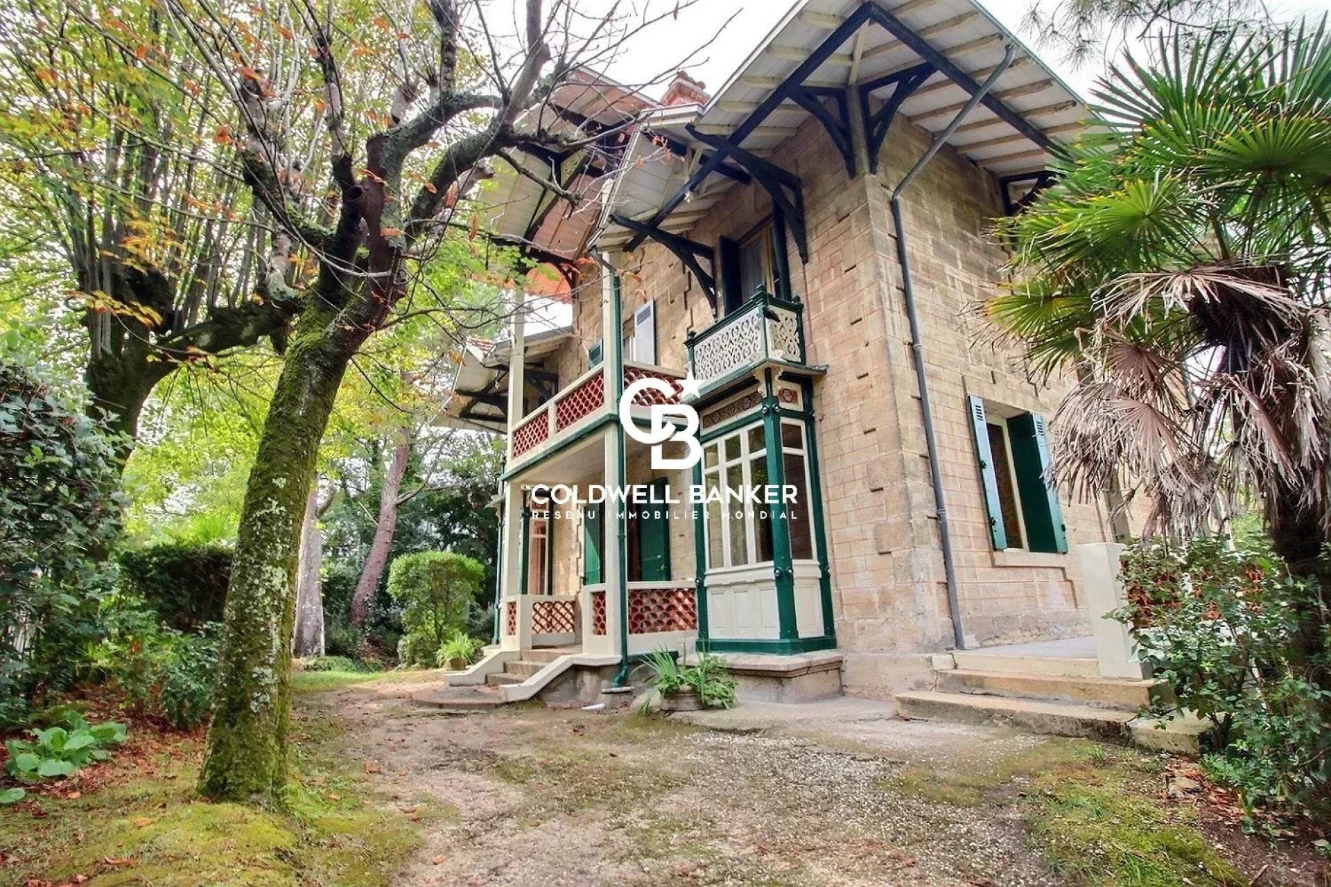 Villa historique de 1864 au cœur de la Ville d’Hiver – arcachonnaise élégante et intemporelle