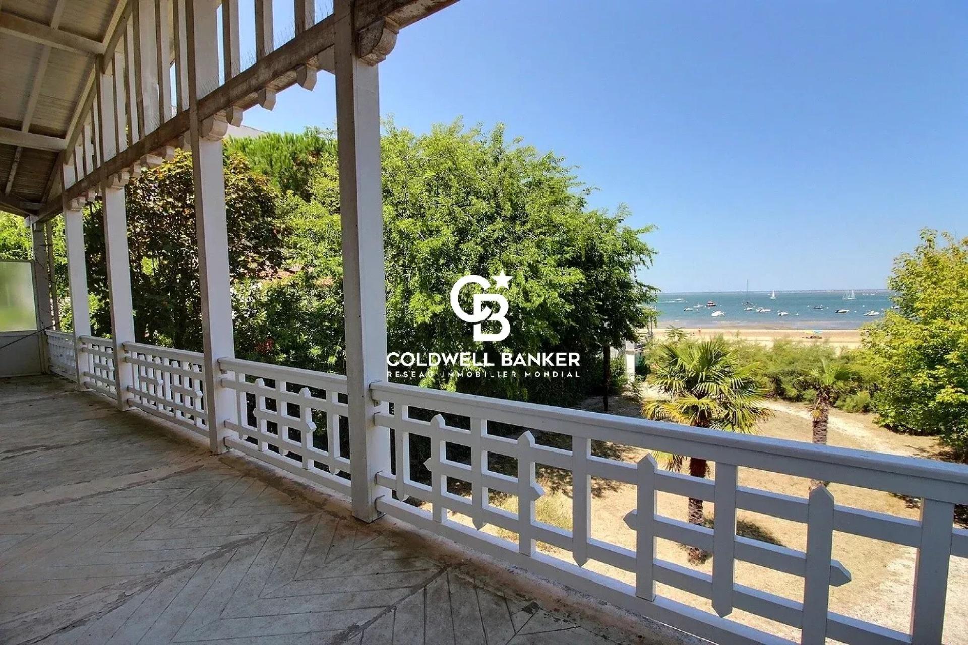 Villa XIXe à Arcachon – Vue imprenable sur le Bassin, en première ligne