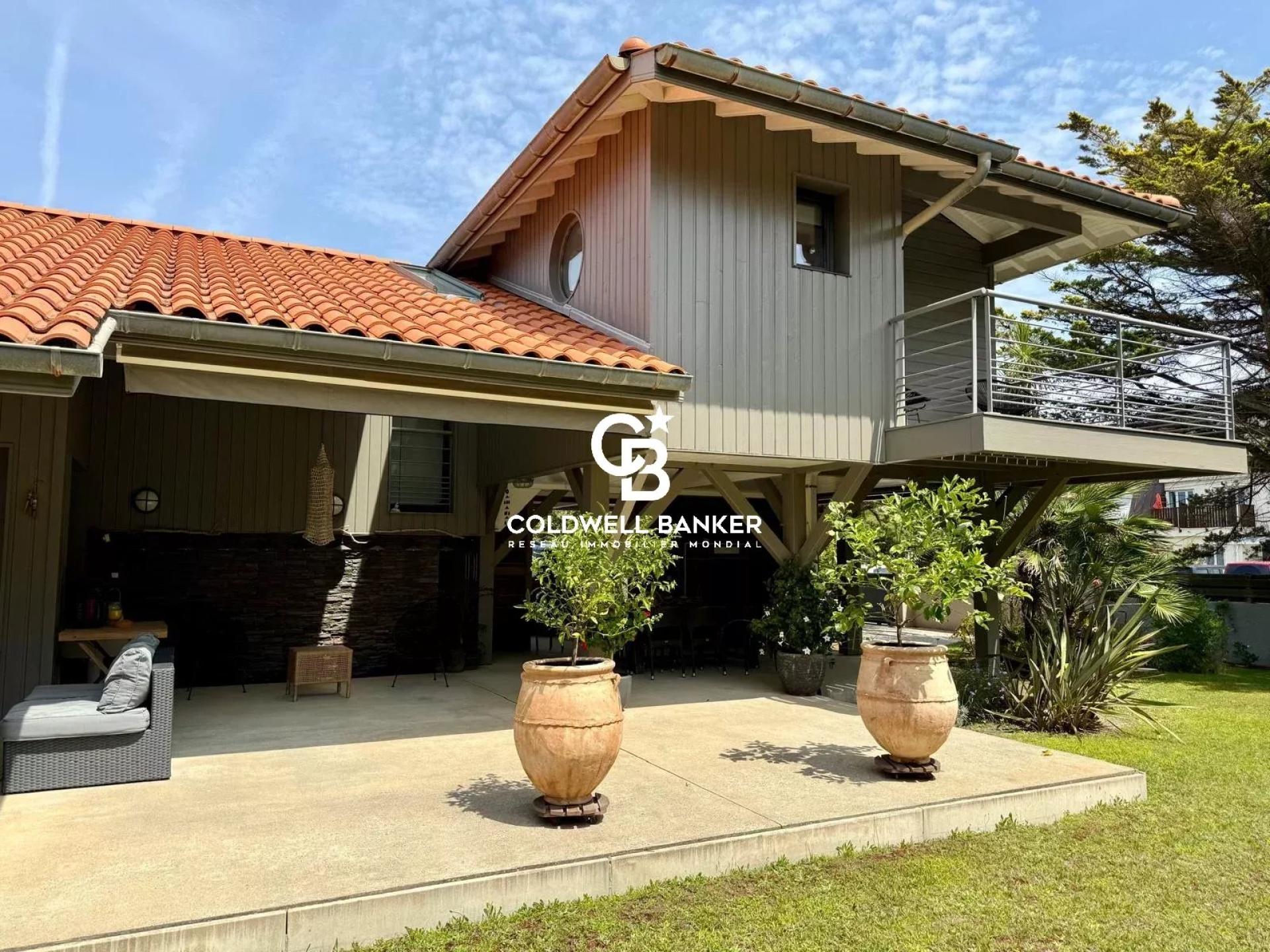 Villa d’architecte d’exception à 50 m de la dune – Élégance contemporaine entre plage et centre d’Hossegor