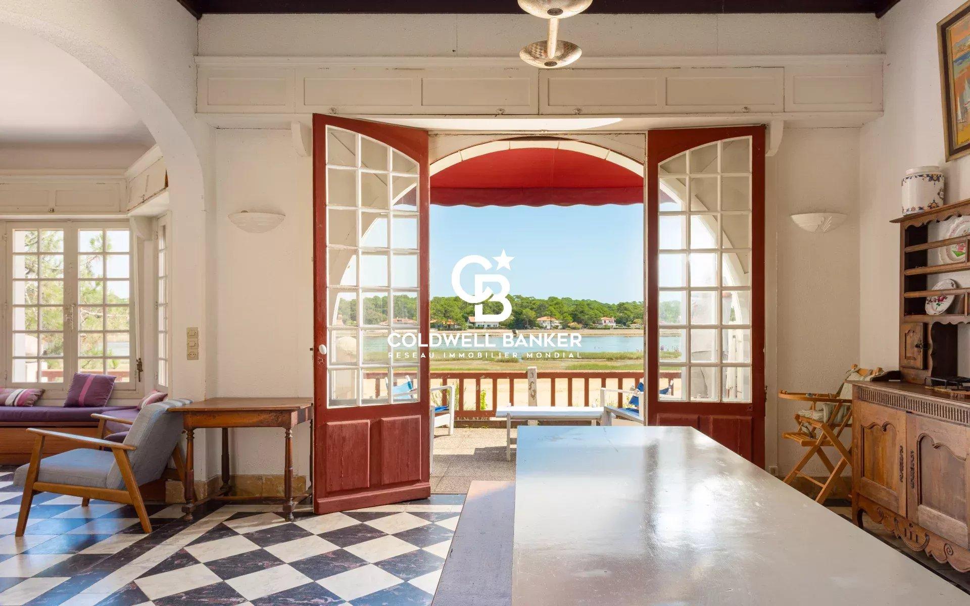 Hossegor – Villa d’exception en première ligne sur le lac, parc paysager et tennis privé