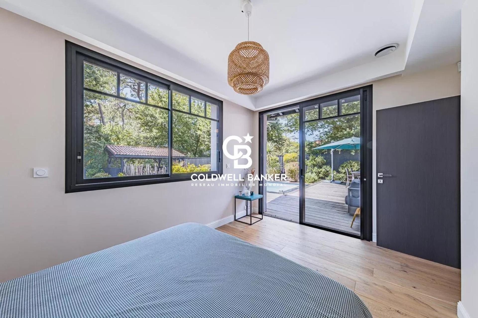 Pyla sur Mer – Villa rénovée dans la pinède avec piscine, proche plage