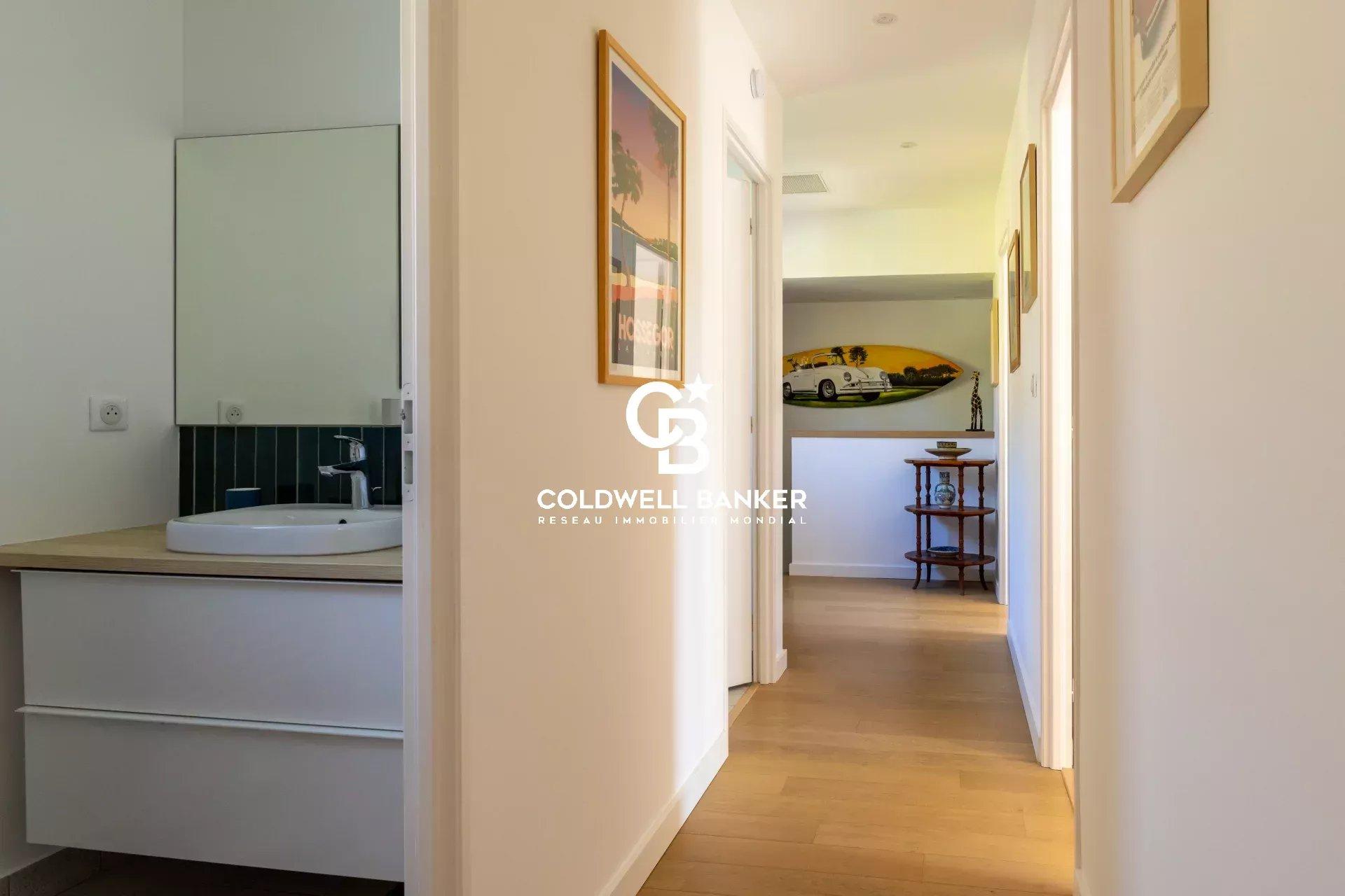 Élégante maison d’architecte à Hossegor – volumes lumineux, 5 chambres, piscine et jardin intimiste proche lac et plages