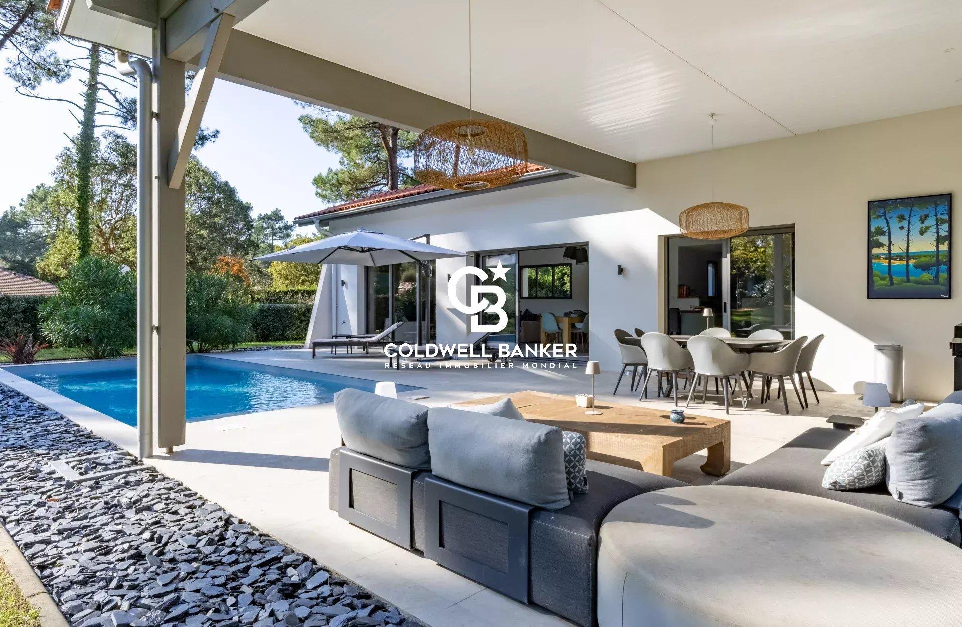 Élégante maison d’architecte à Hossegor – volumes lumineux, 5 chambres, piscine et jardin intimiste proche lac et plages