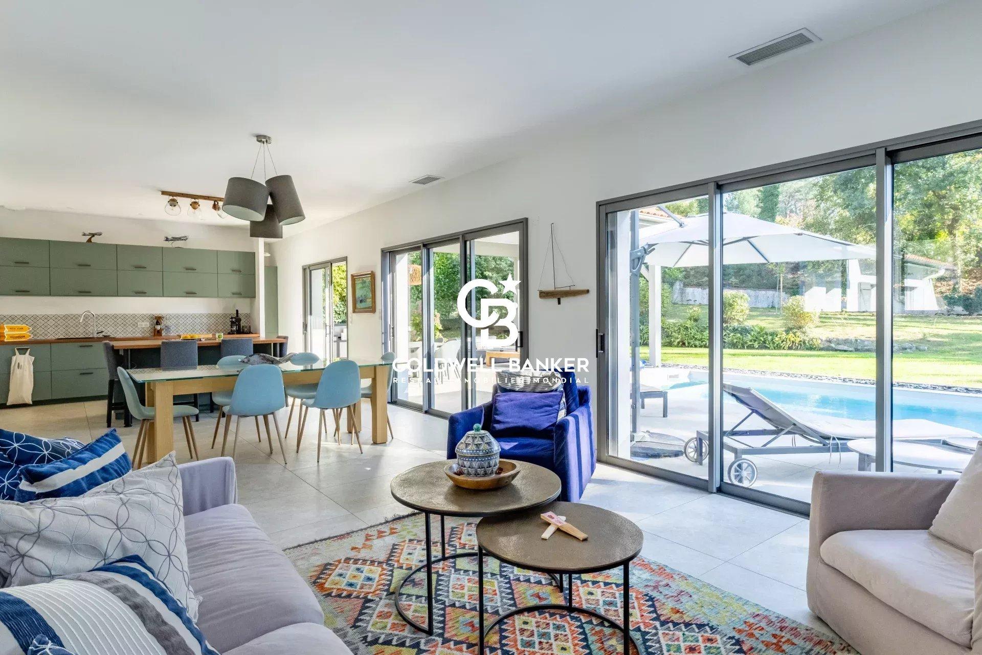 Élégante maison d’architecte à Hossegor – volumes lumineux, 5 chambres, piscine et jardin intimiste proche lac et plages