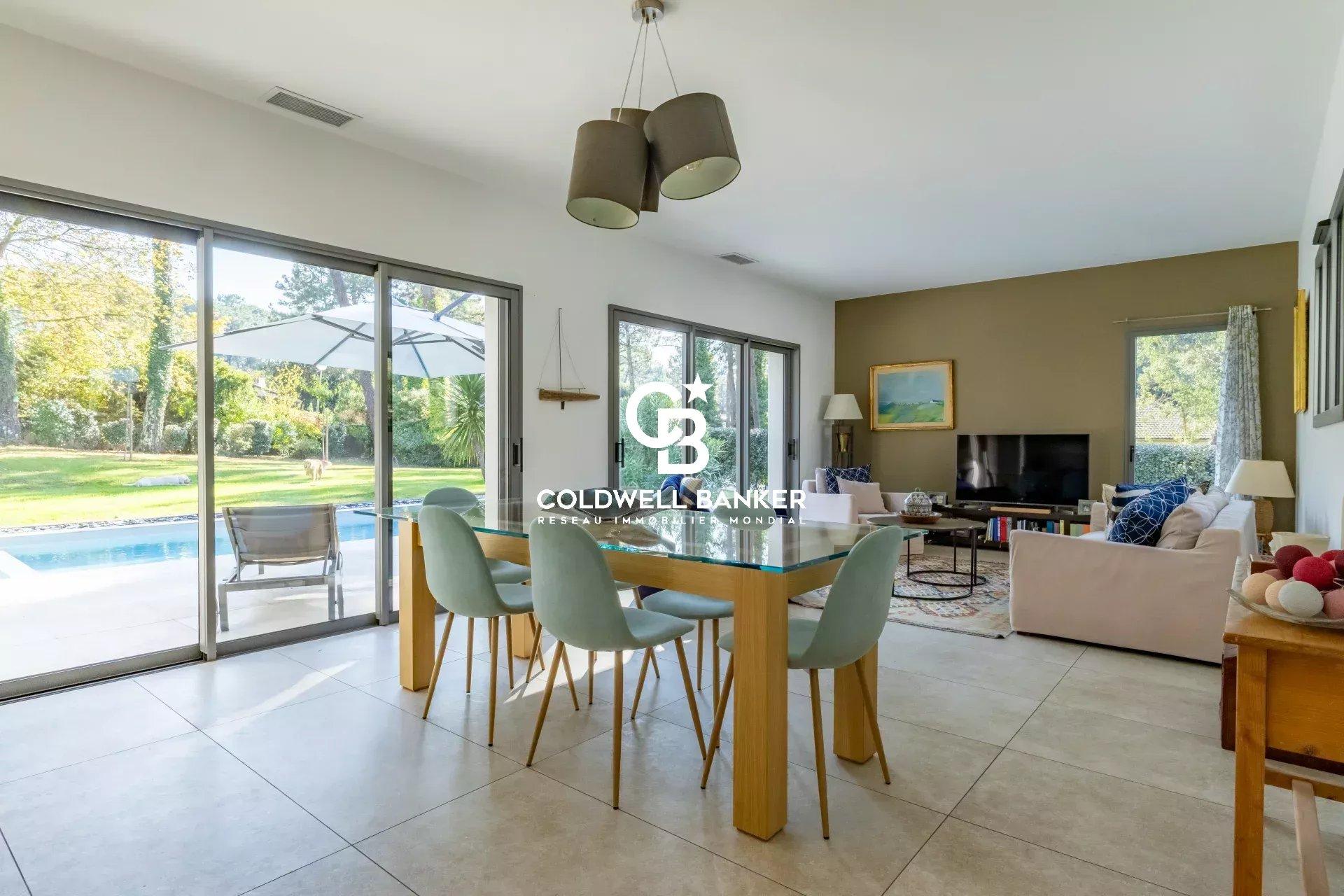 Élégante maison d’architecte à Hossegor – volumes lumineux, 5 chambres, piscine et jardin intimiste proche lac et plages