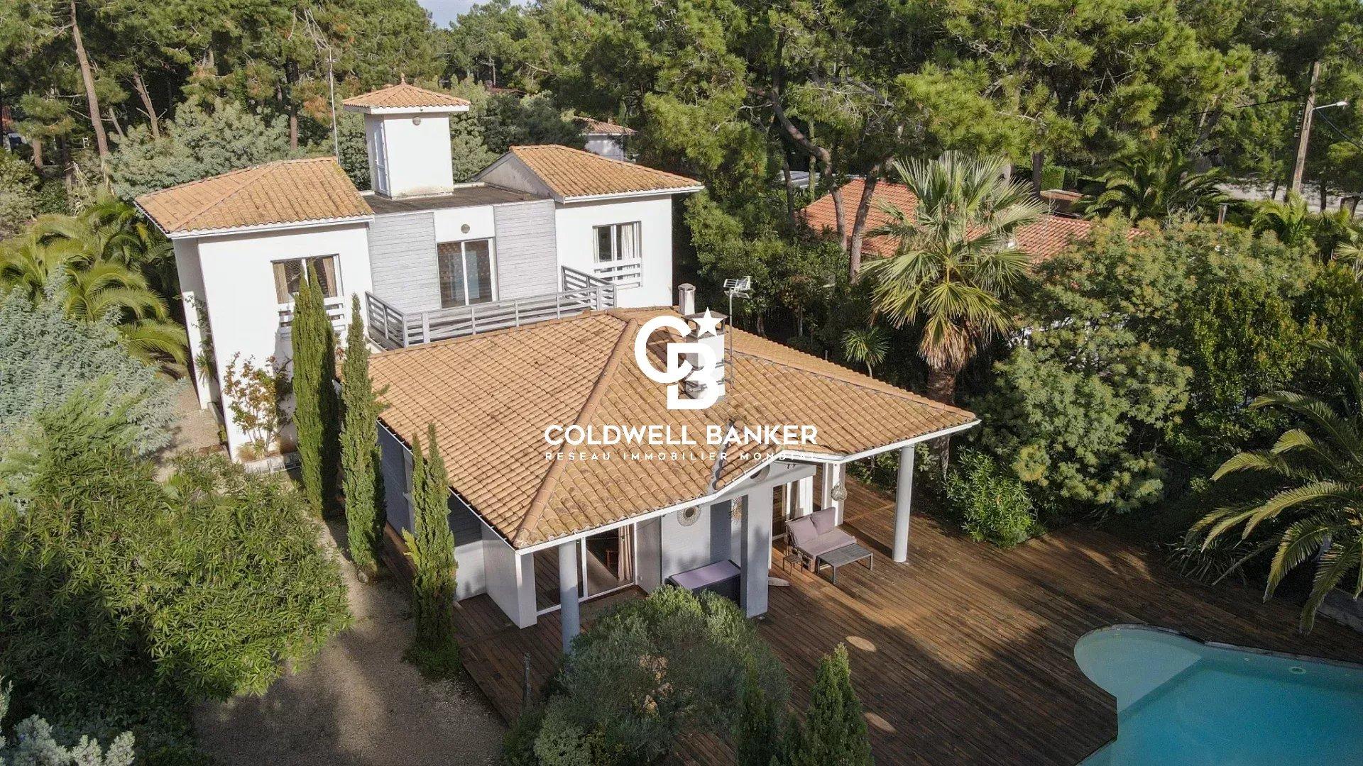 Lumière et élégance à la Pointe du Cap Ferret – villa d’architecte avec piscine et accès plages