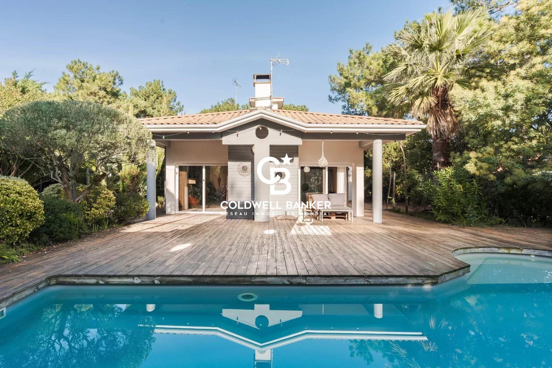 Lumière et élégance à la Pointe du Cap Ferret – villa d’architecte avec piscine et accès plages