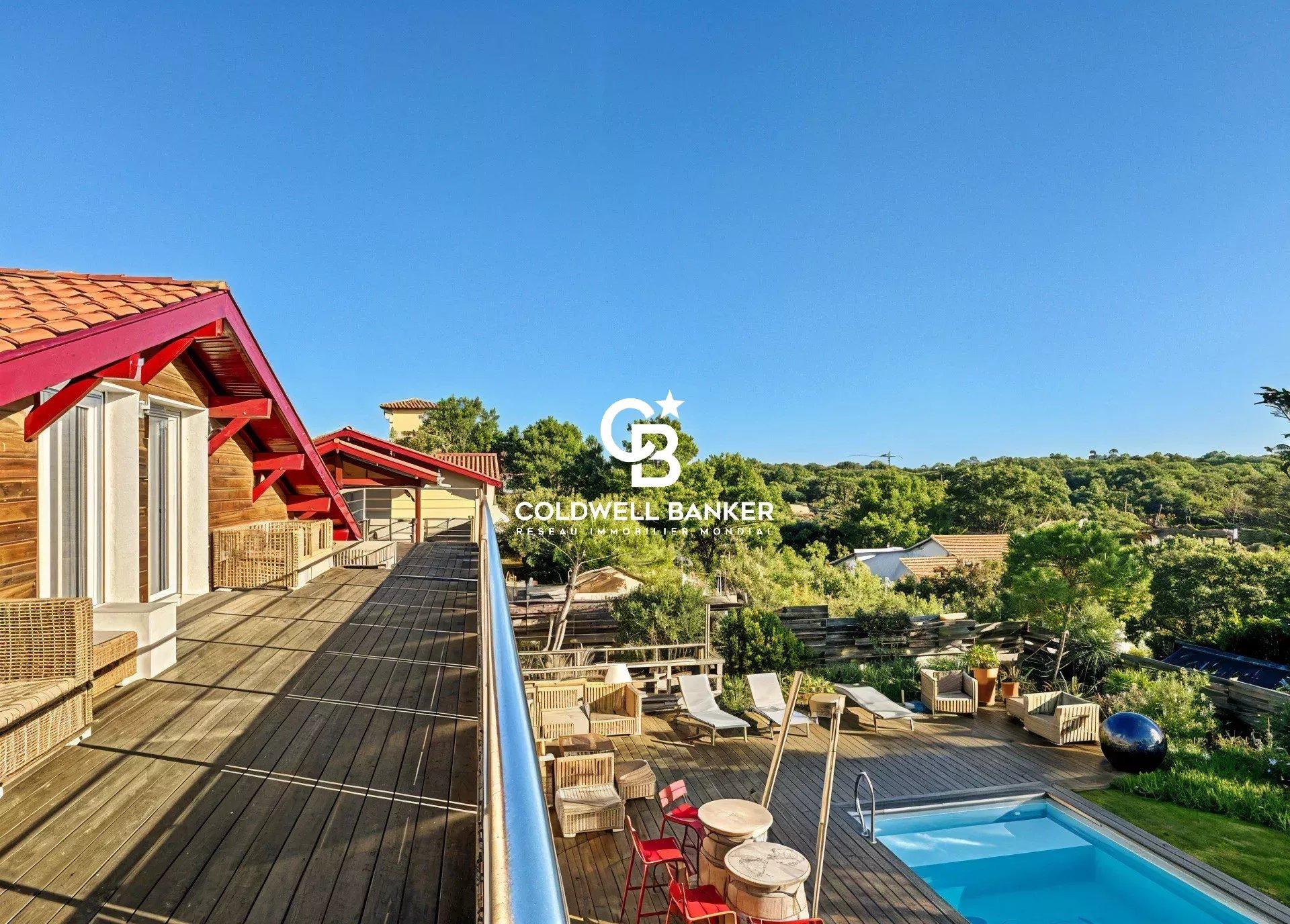 Élégance au sommet des pins – villa contemporaine à Hossegor avec vue canopée, piscine et accès plages à pied