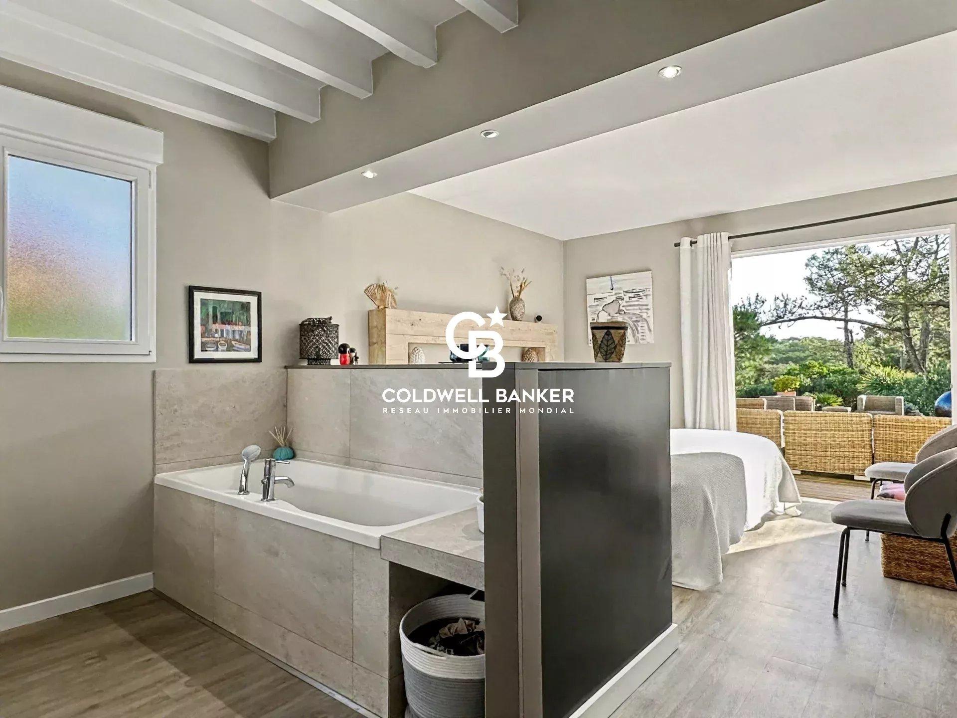 Élégance au sommet des pins – villa contemporaine à Hossegor avec vue canopée, piscine et accès plages à pied