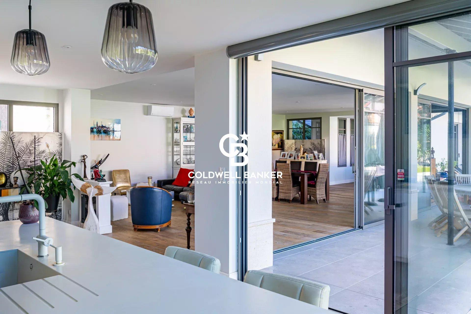 Villa d’architecte à 200 m de la plage Pereire avec piscine et jardin paysager