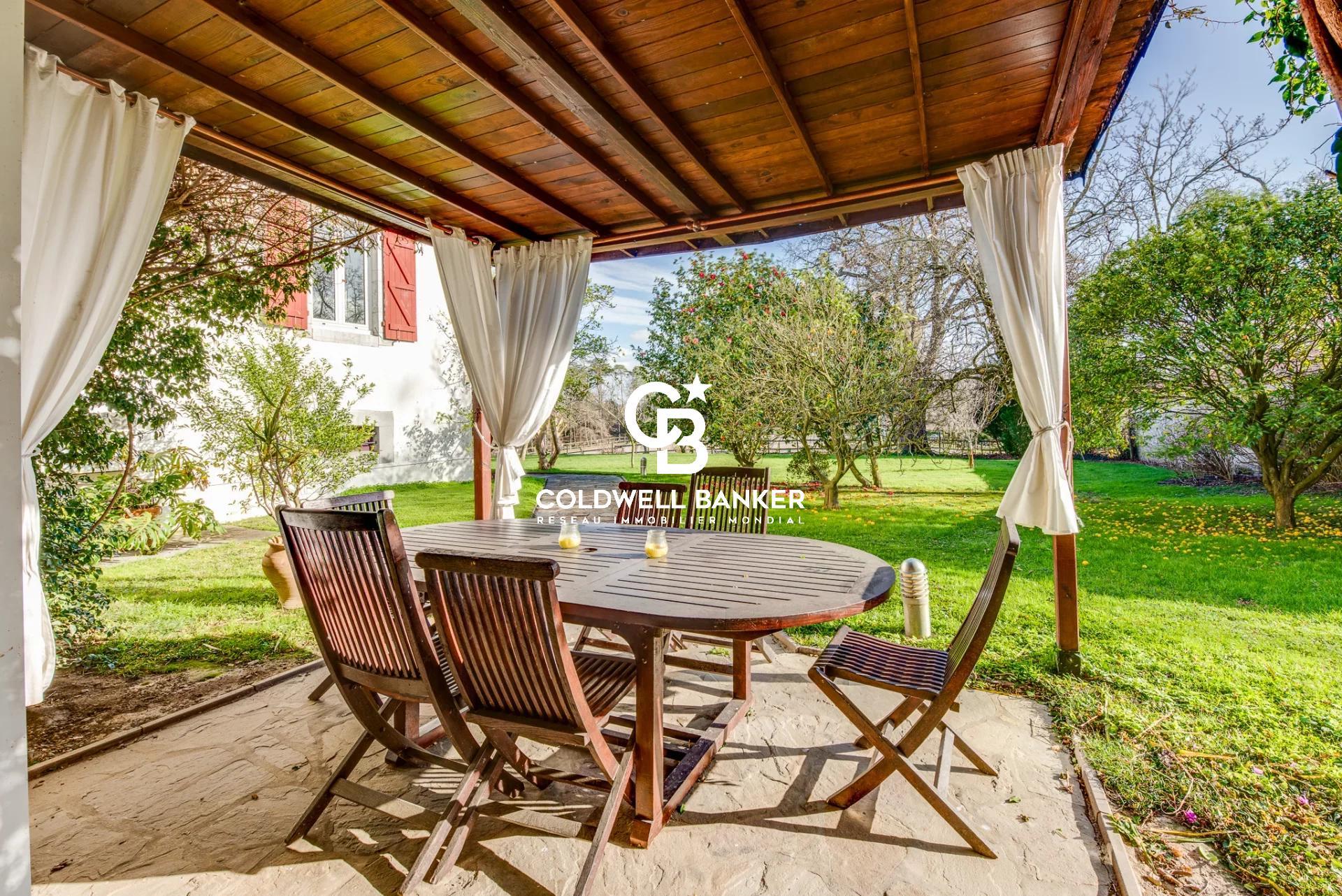 Vue mer et Pyrénées, domaine équestre d'exception à Urrugne sur 7,5 hectares