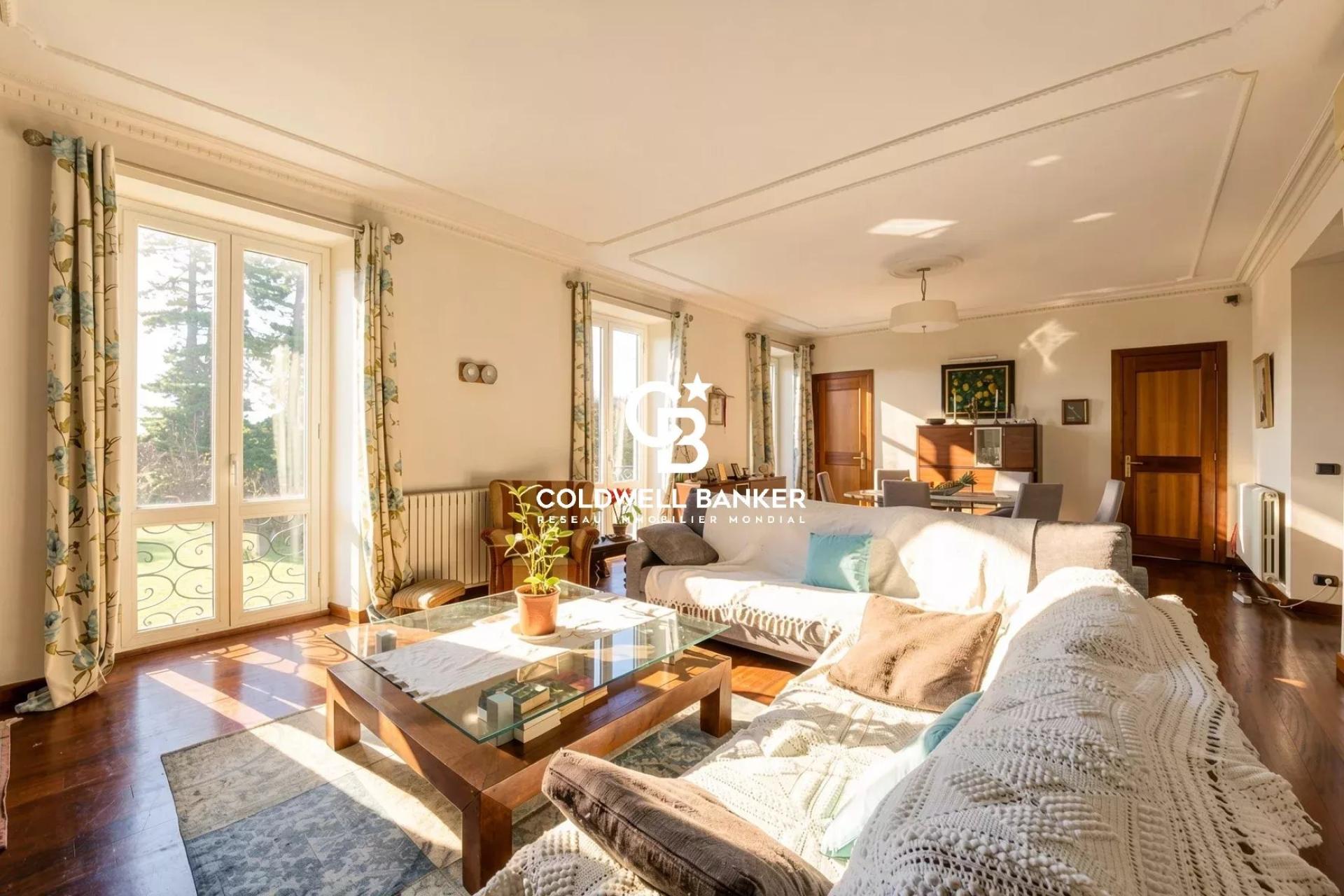 Vue mer et Pyrénées, domaine équestre d'exception à Urrugne sur 7,5 hectares