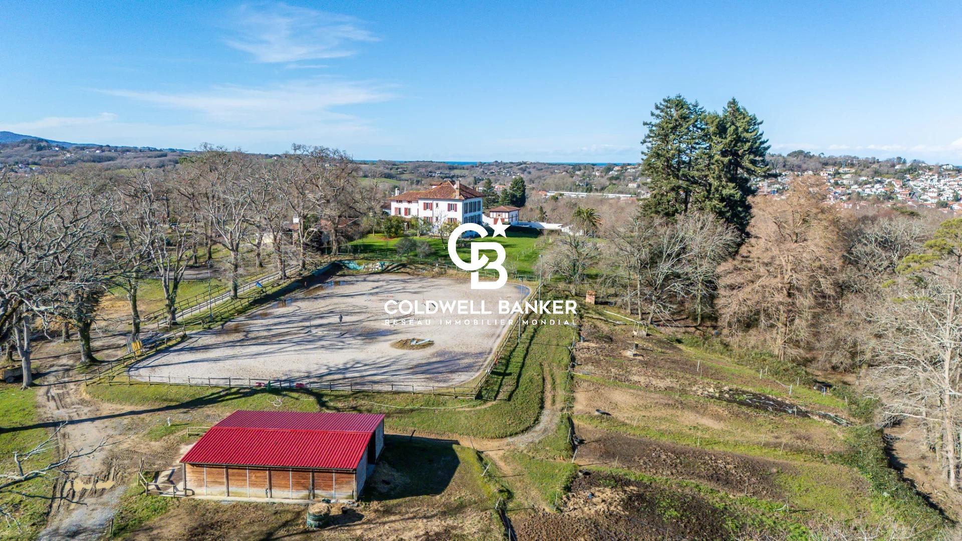 Vue mer et Pyrénées, domaine équestre d'exception à Urrugne sur 7,5 hectares