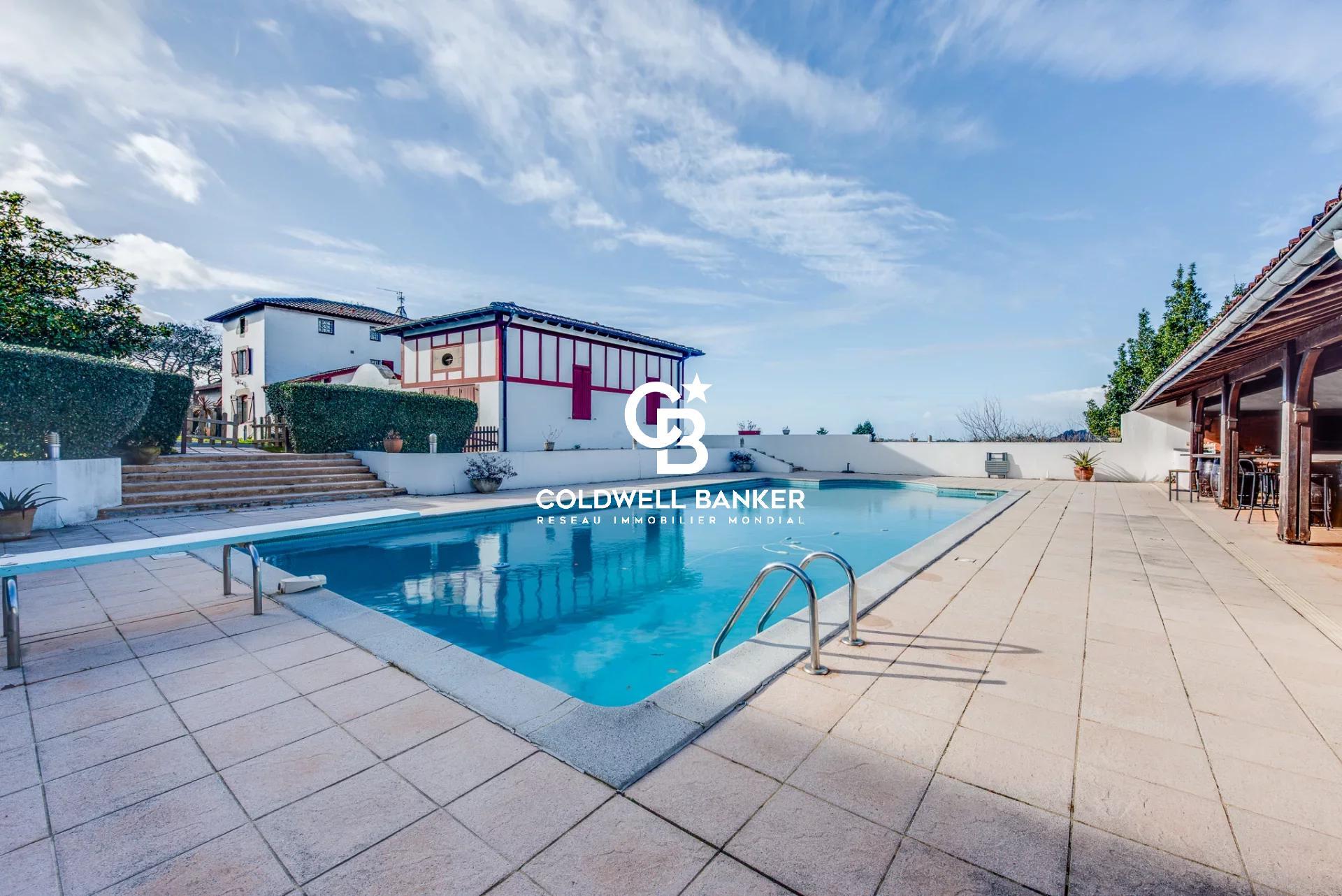 Vue mer et Pyrénées, domaine équestre d'exception à Urrugne sur 7,5 hectares