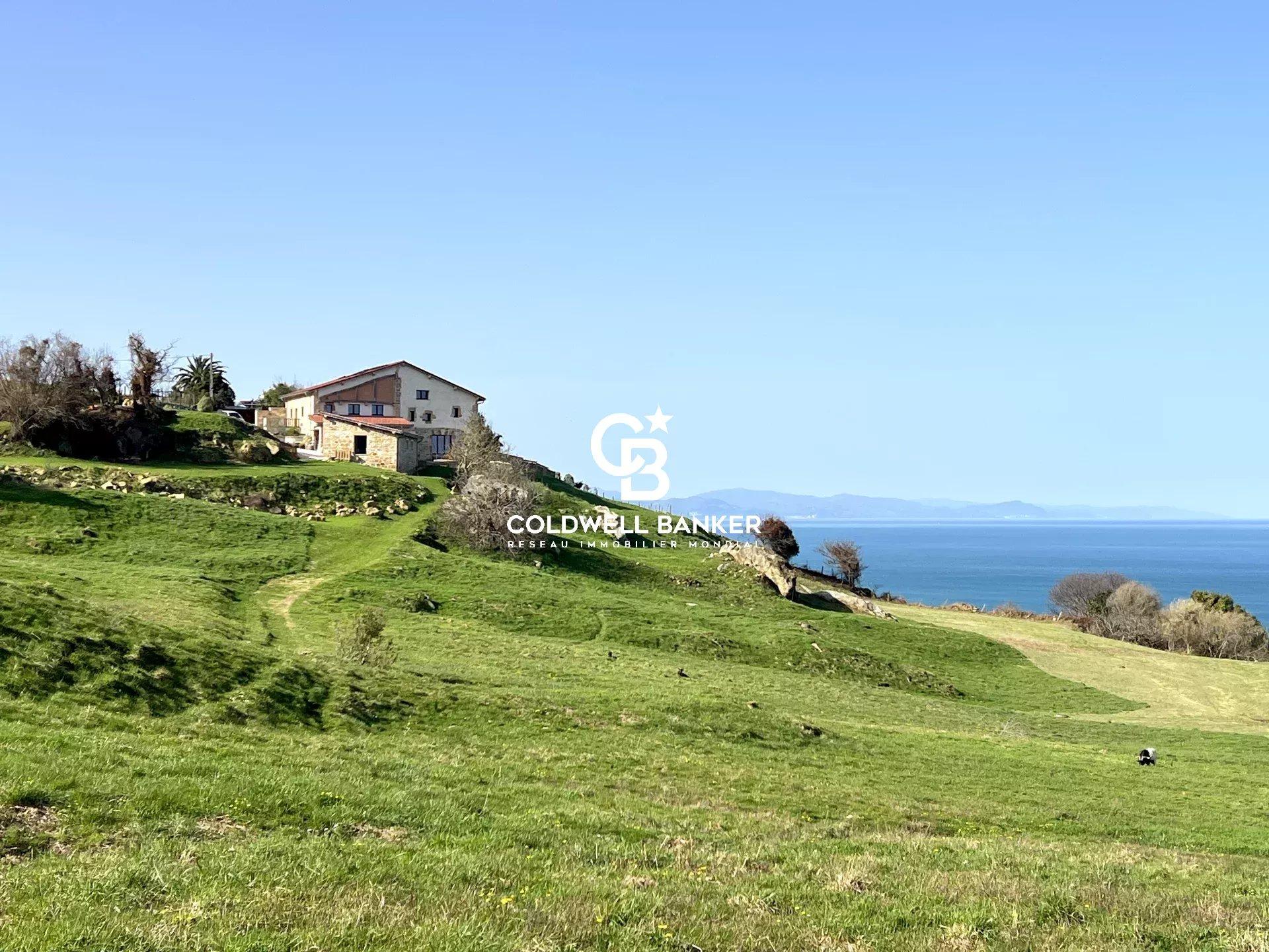 Saint-Sébastien – domaine privé avec deux villas rénovées et vue océan panoramique