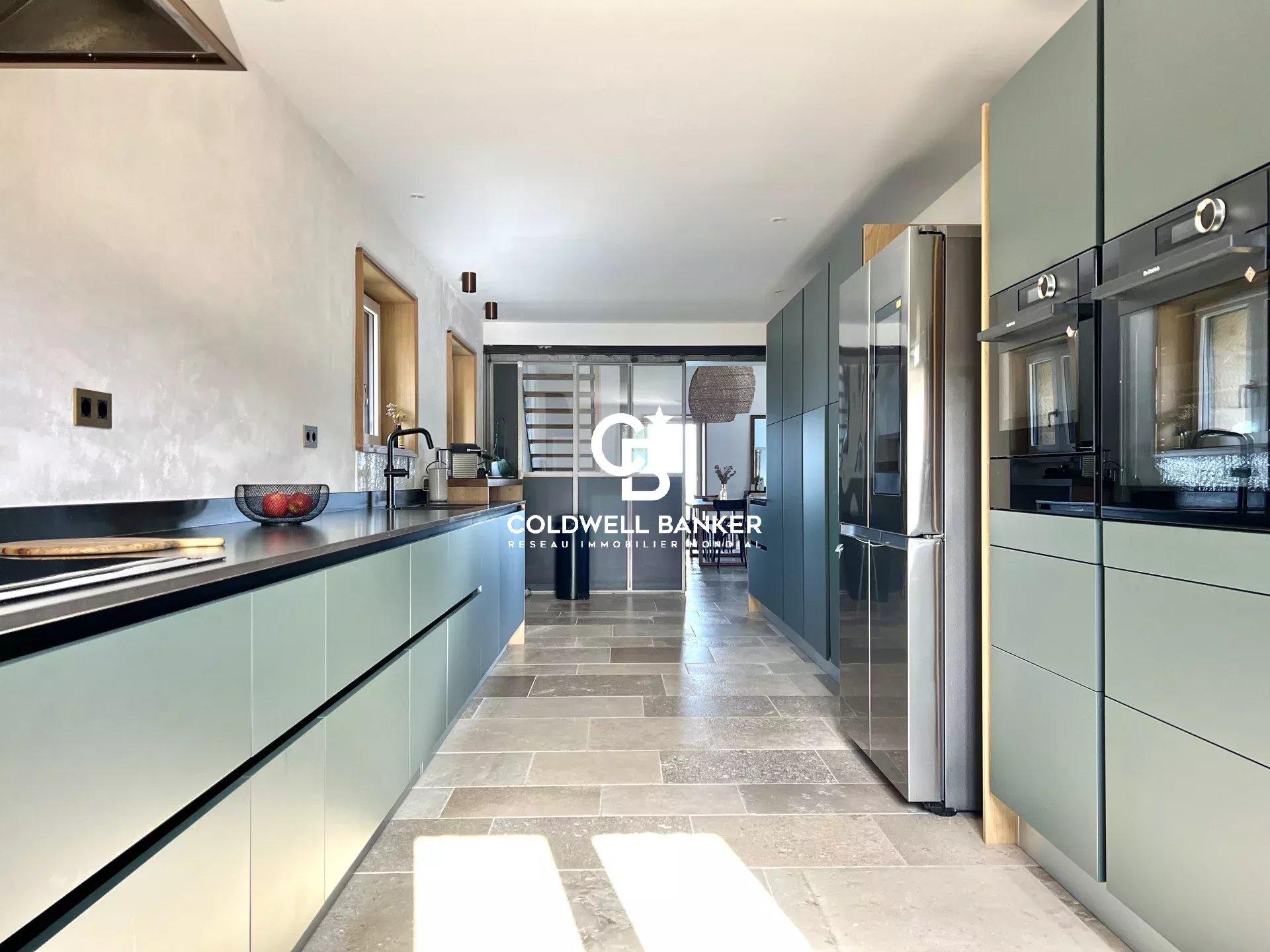 Saint-Sébastien – domaine privé avec deux villas rénovées et vue océan panoramique