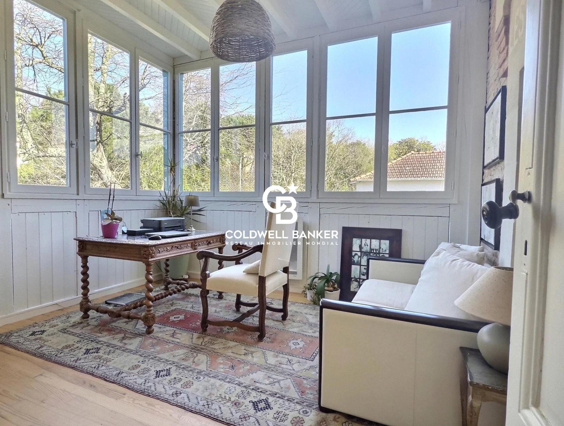 Villa historique au cœur de la Ville d’Hiver à Arcachon – volumes familiaux, jardin arboré et piscine