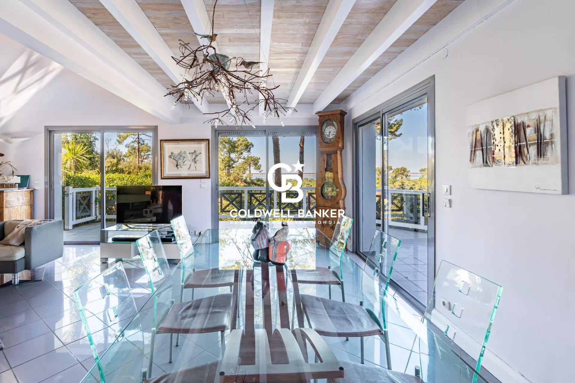 Villa d’architecte avec vue panoramique sur le Bassin – volumes spectaculaires et piscine au Pyla