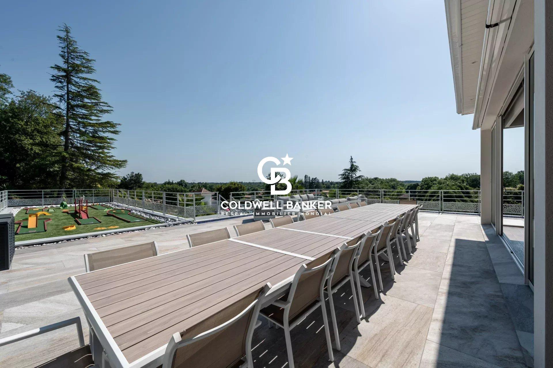 Aux portes de Bordeaux, une propriété contemporaine d’exception au cœur d’un parc privé de 8 000 m²