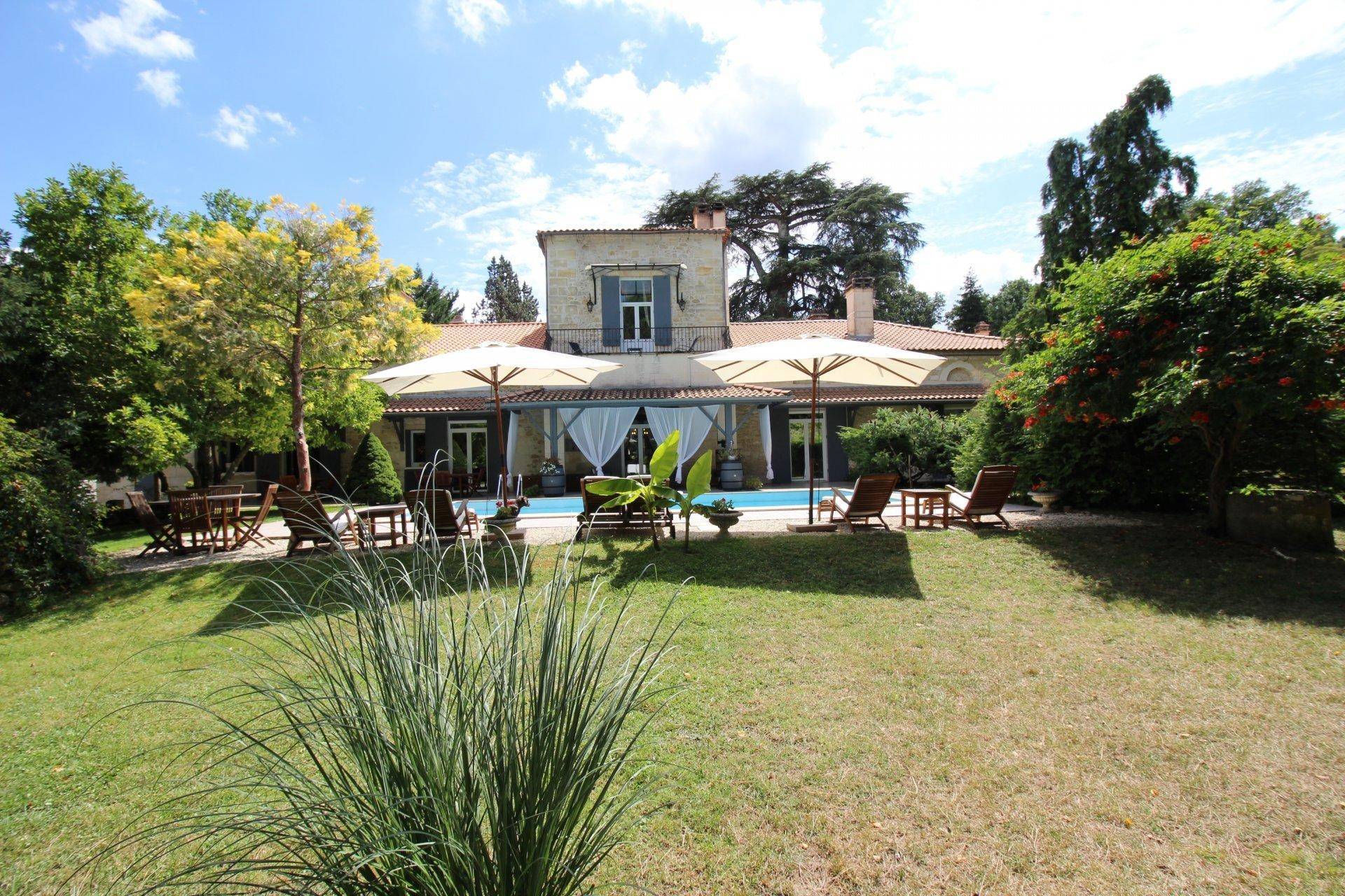 Chartreuse rénovée idéale chambres d'hôtes ou hôtel de luxe - proche Saint-Emilion