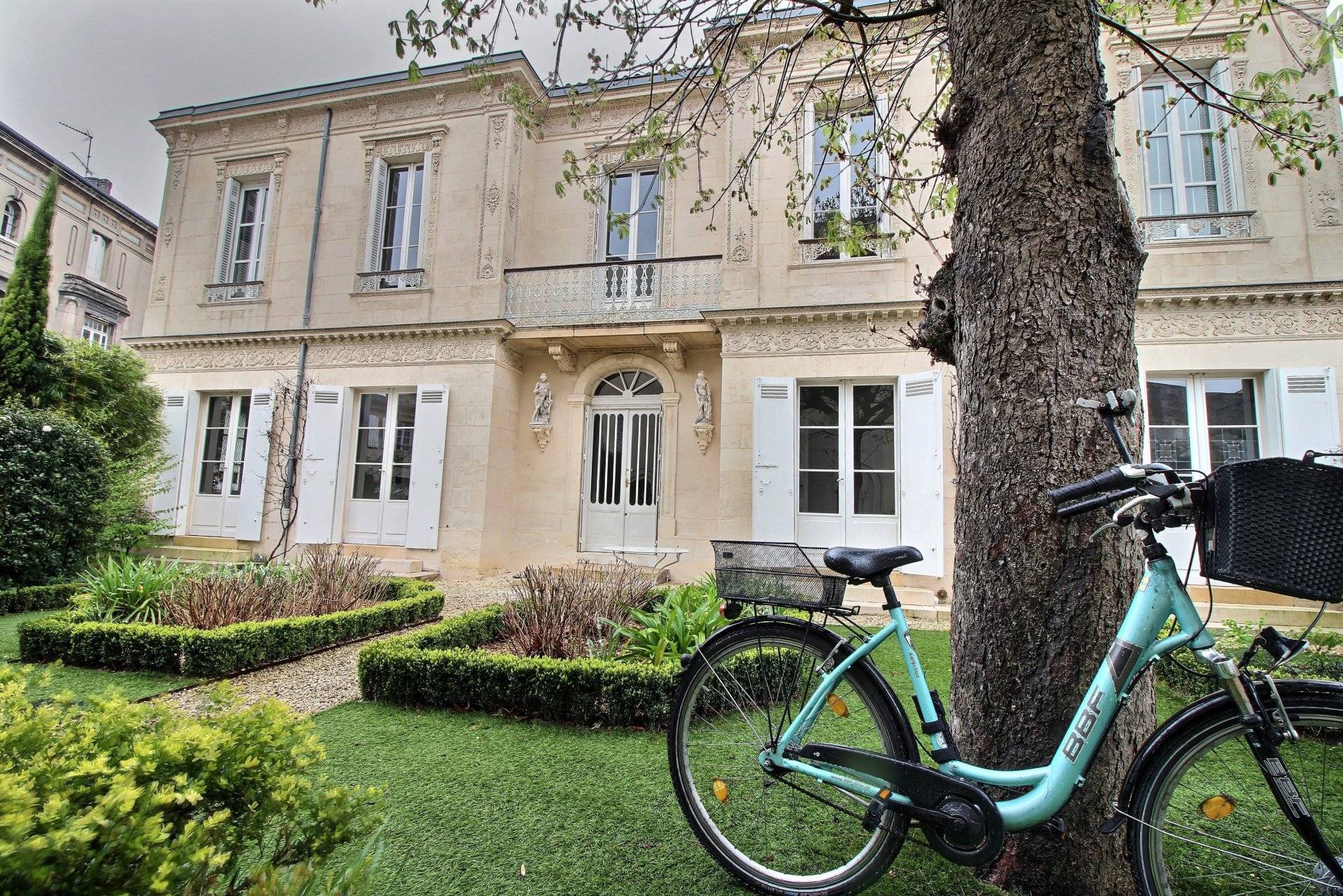 Hôtel particulier à vendre proche centre BORDEAUX
