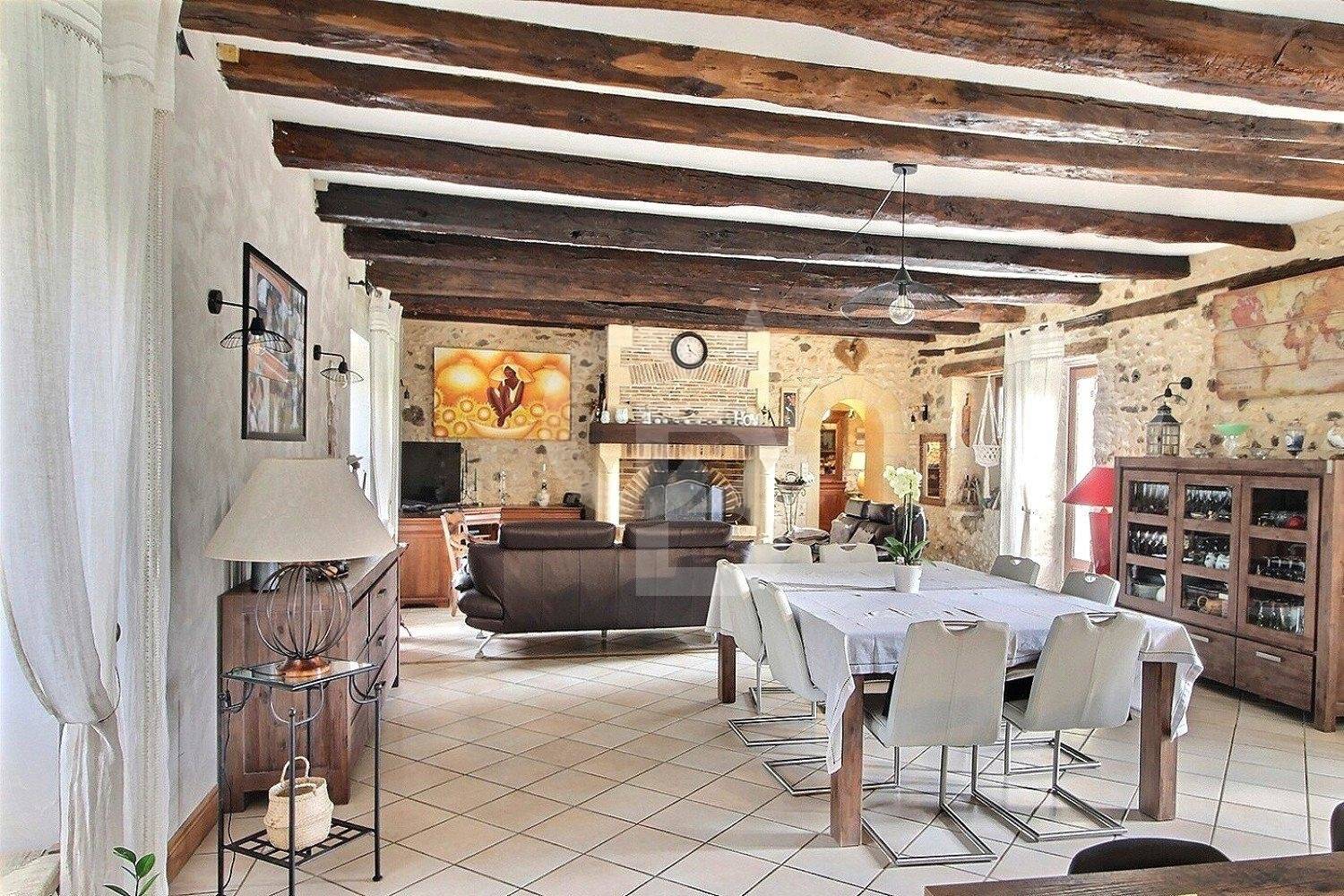 Vente charmante propriété de campagne avec piscine en Dordogne PROCHE VERGT