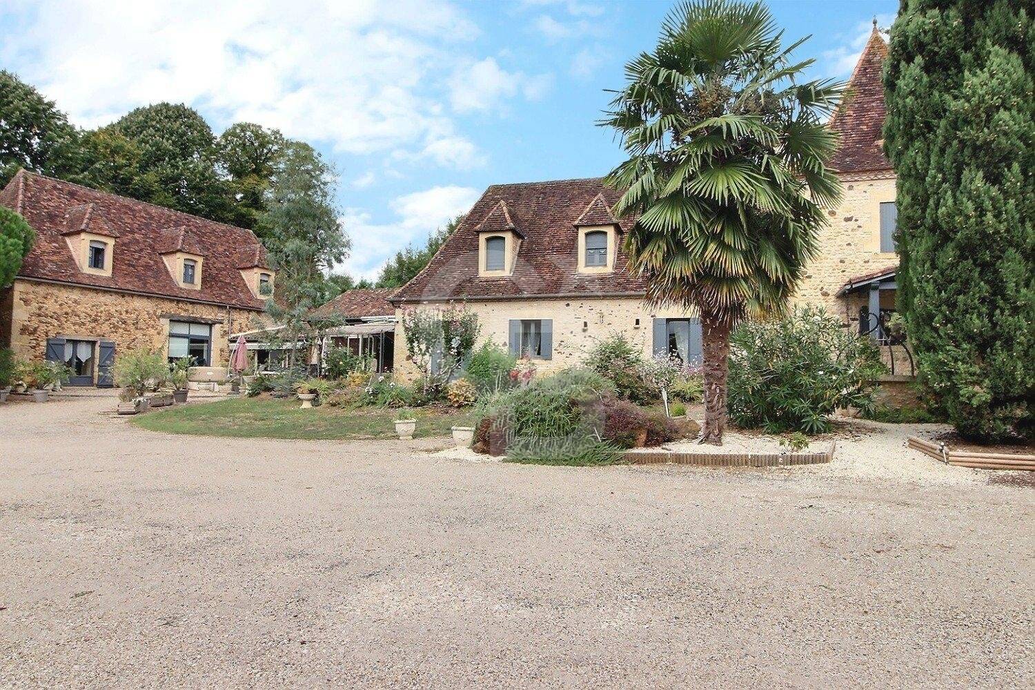 Charmante propriété de campagne avec piscine à vendre en Dordogne PROCHE VERGT