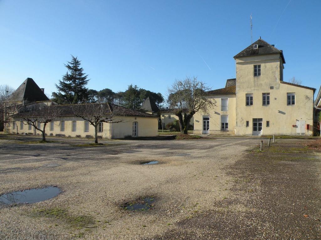 Chateau à vendre au sud de Bordeaux sur une grande propriété