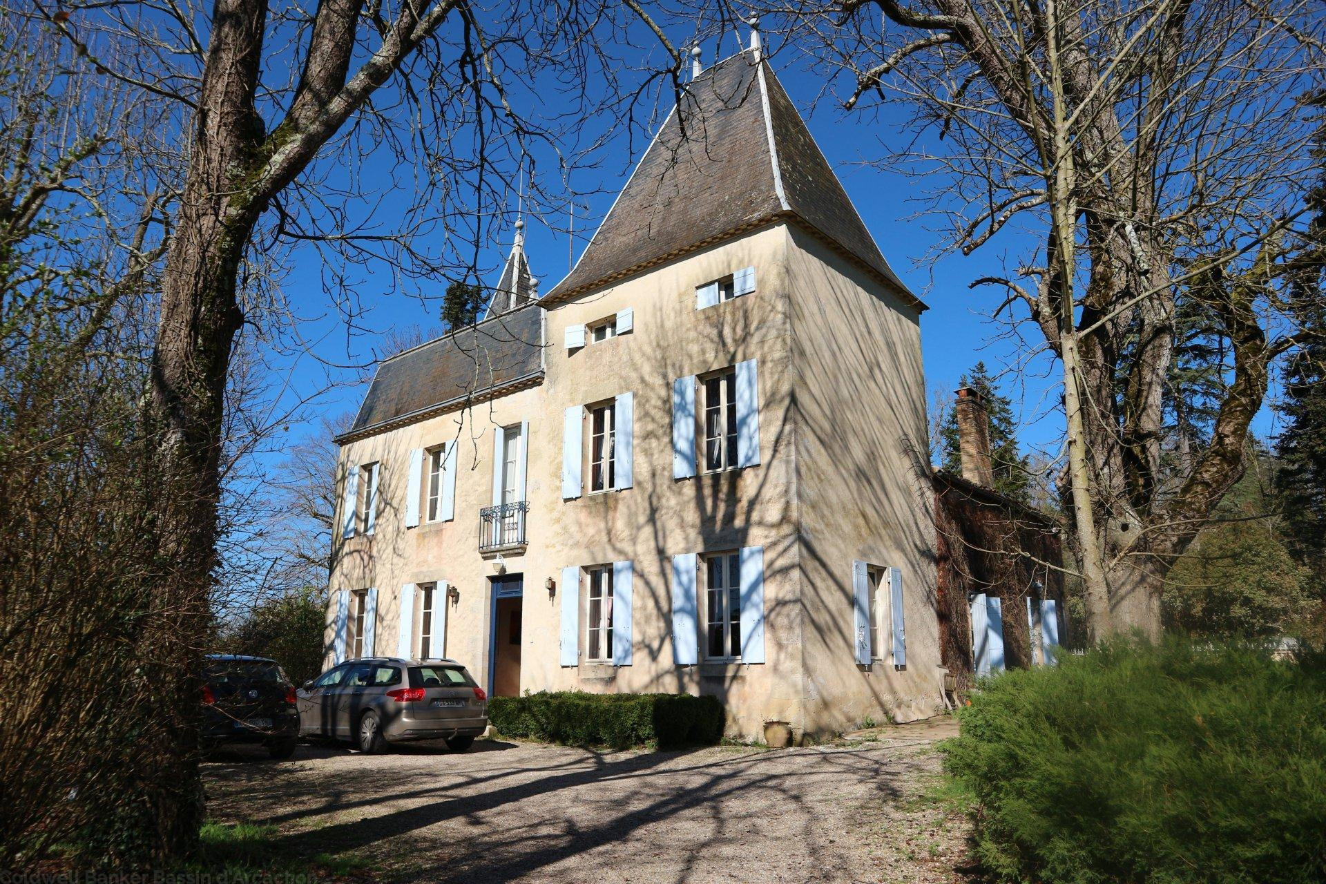 Beau Manoir du 19ème à vendre proche Bordeaux dans l'entre deux mers