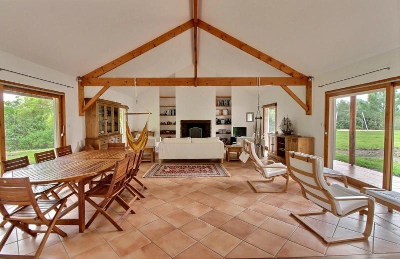 Spacieuse propriété avec terrain de 6093 m² au coeur du Moulleau