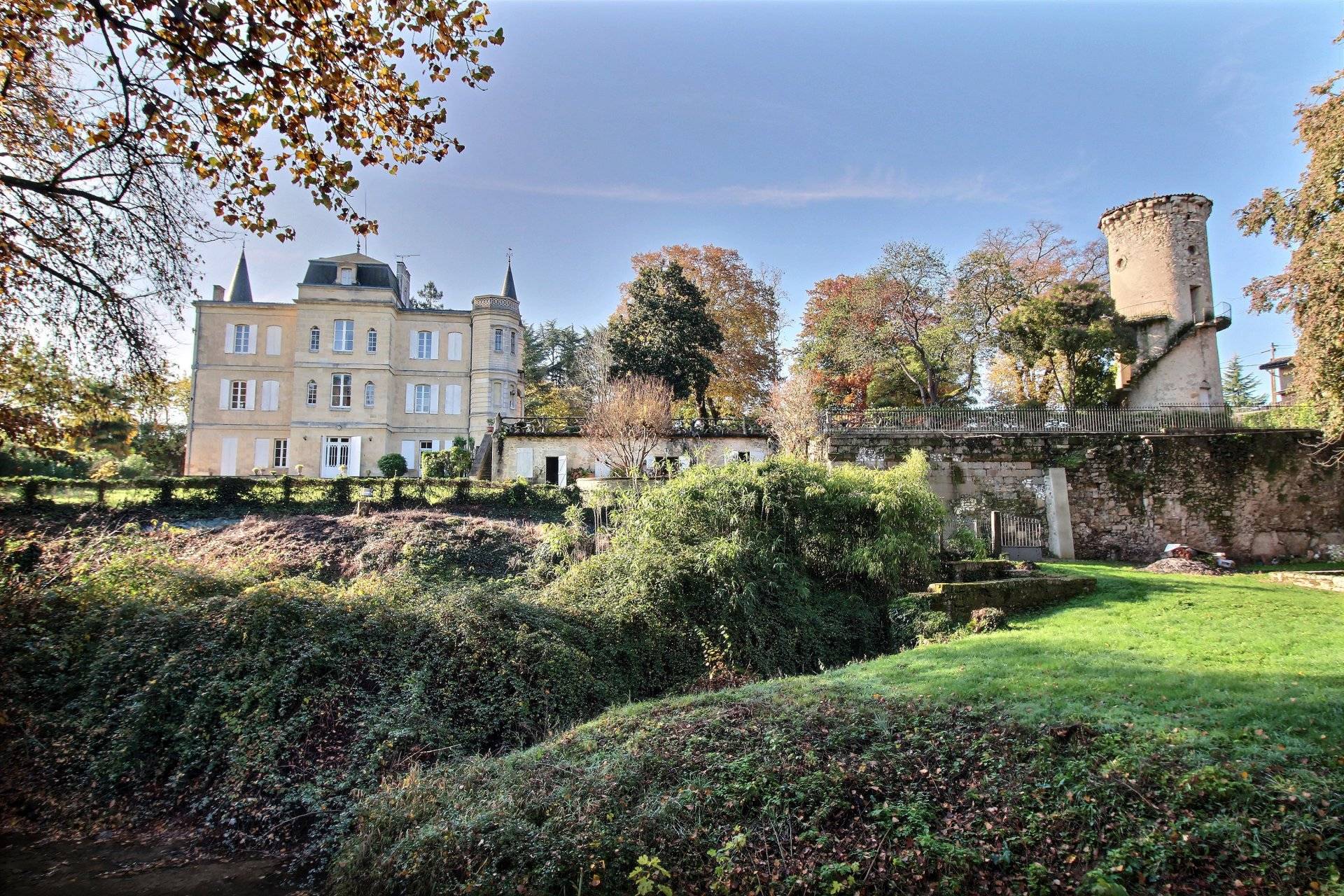Château à vendre à 35 minutes de Bordeaux