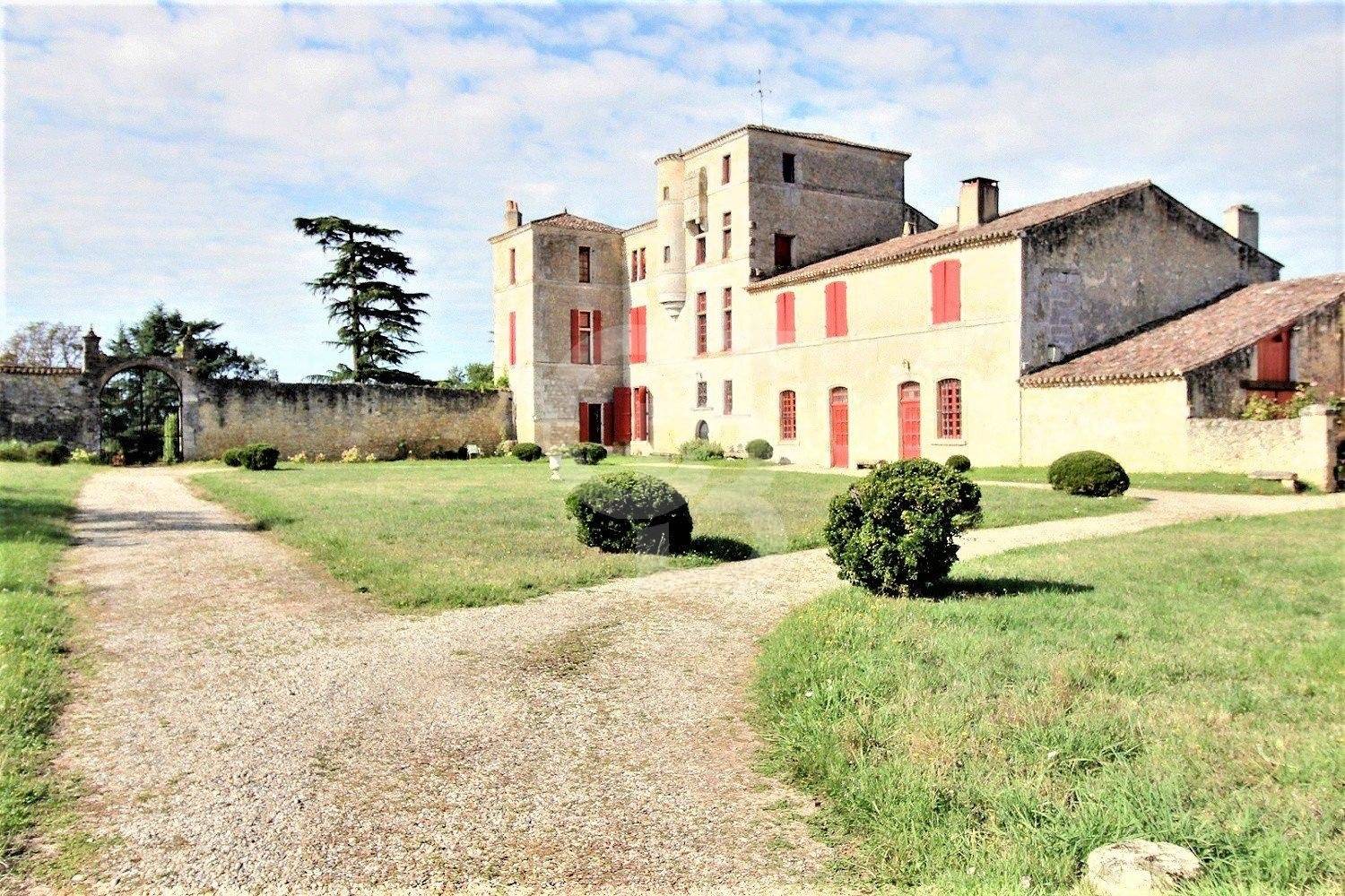 vente Monument historique et vignes à 20 minutes de BORDEAUX