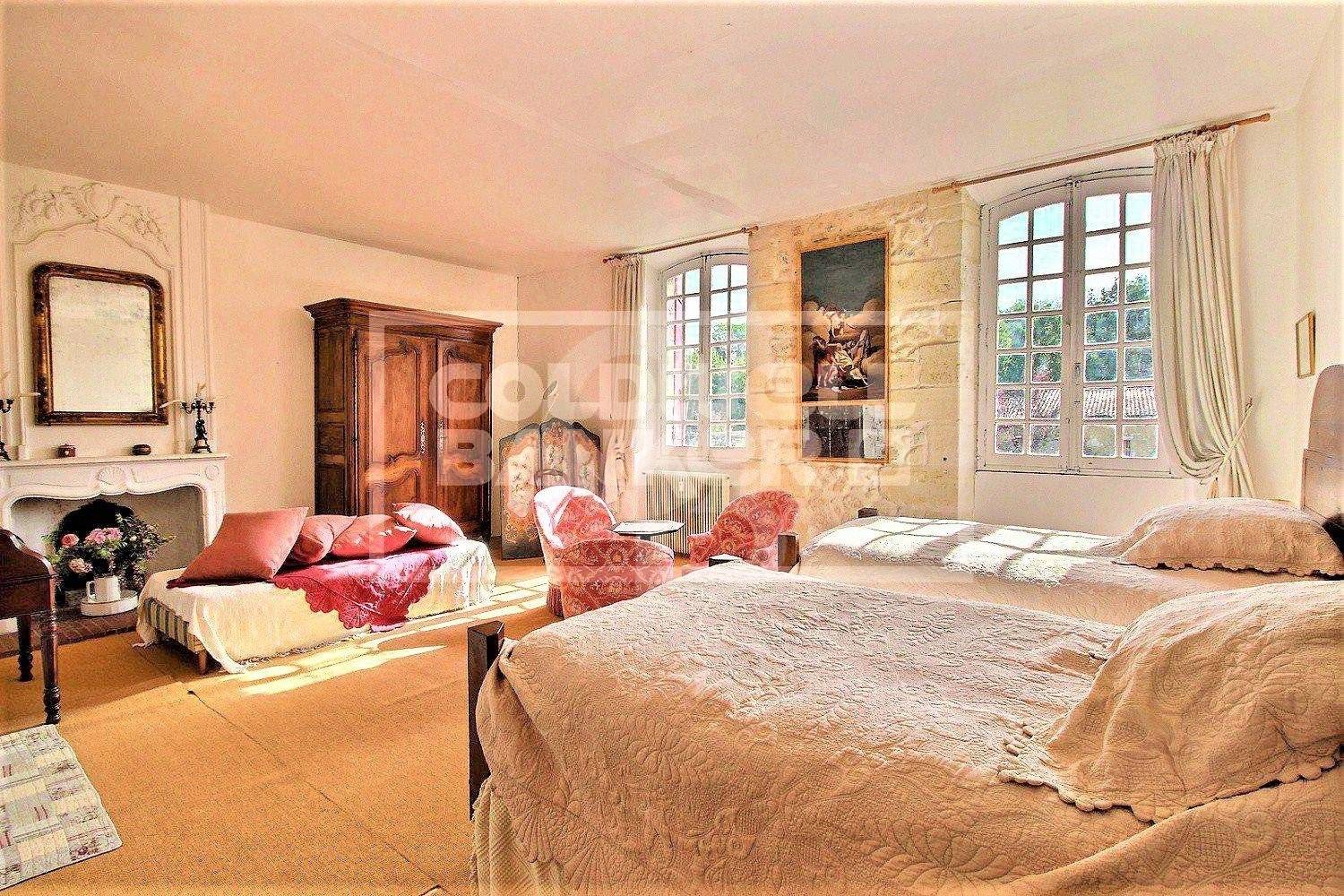 Propriété classée monument historique à vendre à 20 minutes de Bordeaux