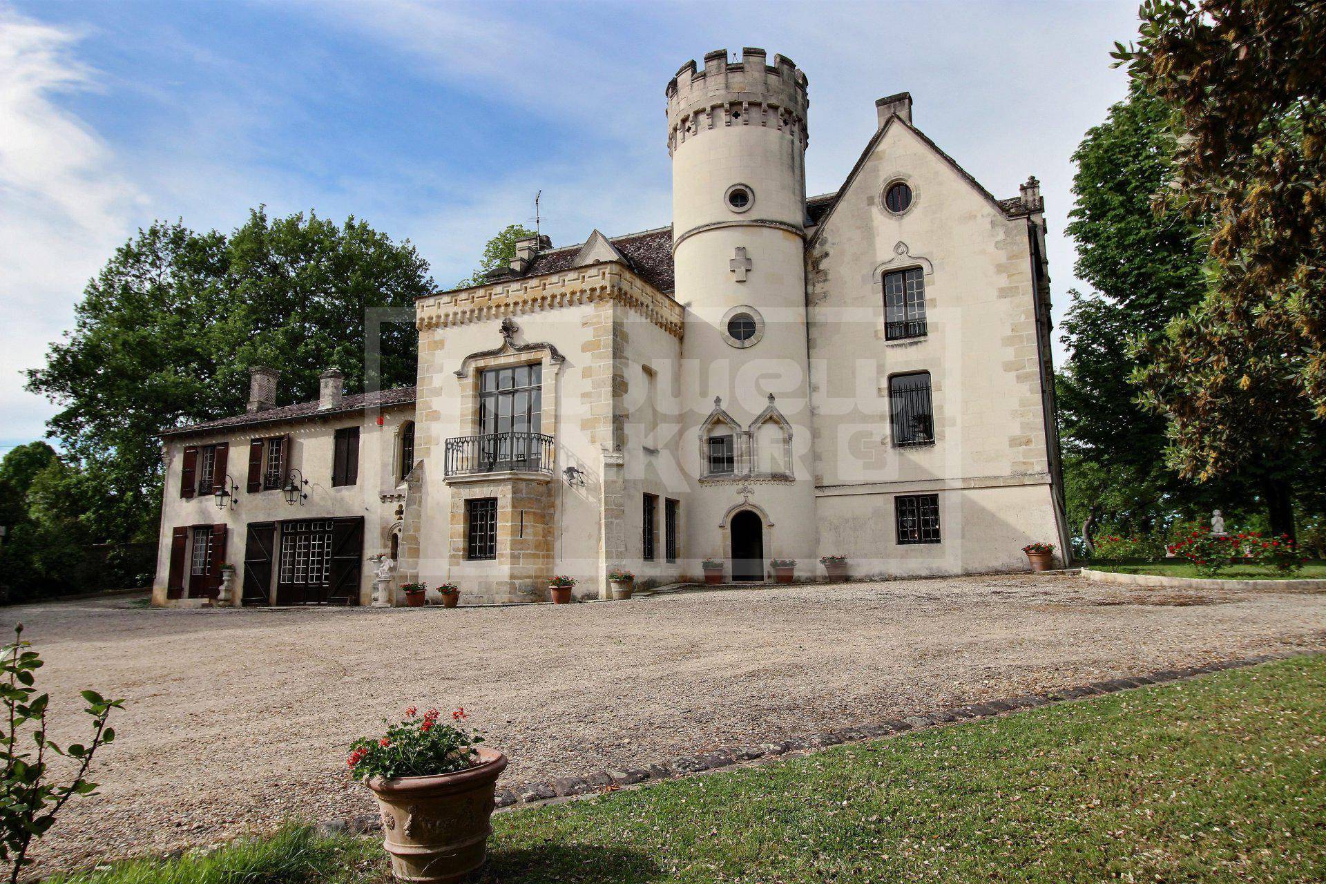 Propriété d'exception avec son parc arboré à vendre À 15 MINUTES DE BORDEAUX