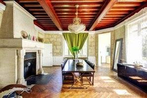 Château de style renaissance à vendre PRÈS DE BORDEAUX