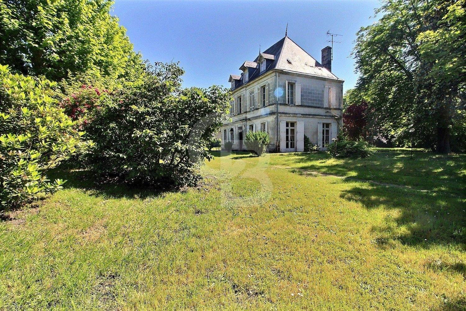 Belle demeure bourgeoise du XIXe siècle à rénover à vendre BRUGES (33)