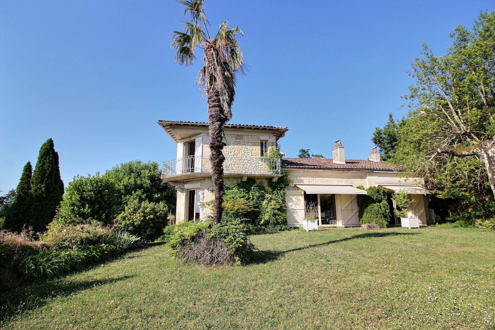 Maison de charme en pierre 3 hectares de terrain à vendre à 15 minutes de Bordeaux QUINSAC