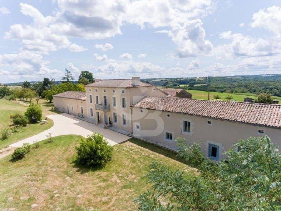 Belle propriété de campagne avec 4 hectares de prairie à vendre SIGALENS
