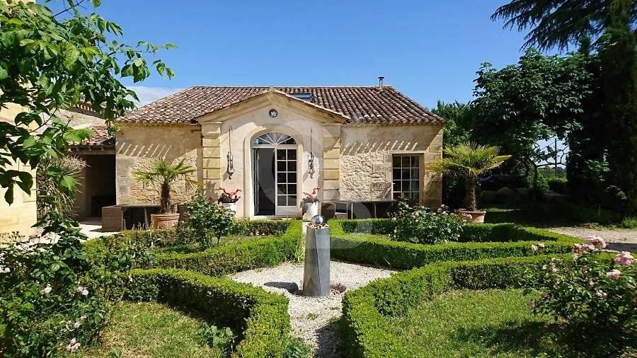 Vente propriété avec vue panoramique sur les vignes à 45 minutes de BORDEAUX