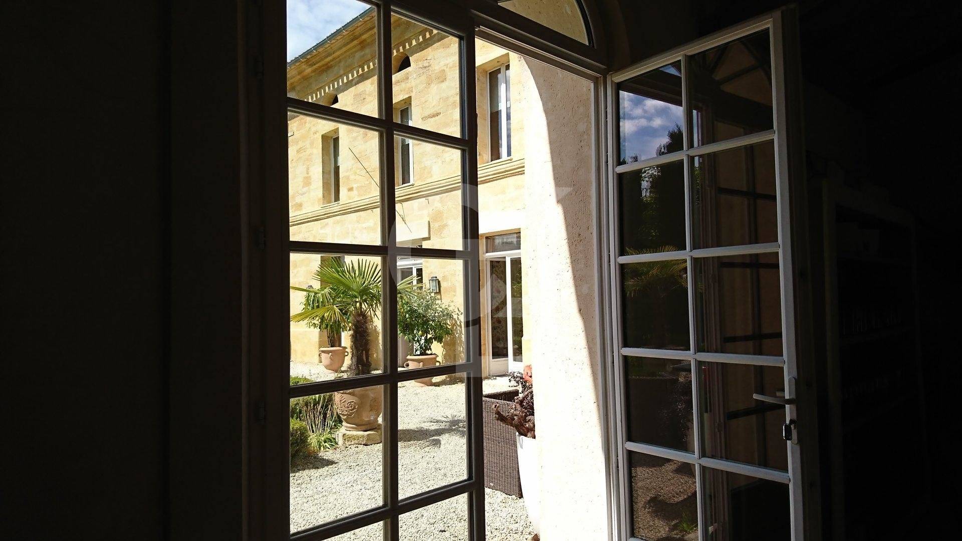 Vente propriété avec vue panoramique sur les vignes à 45 minutes de BORDEAUX