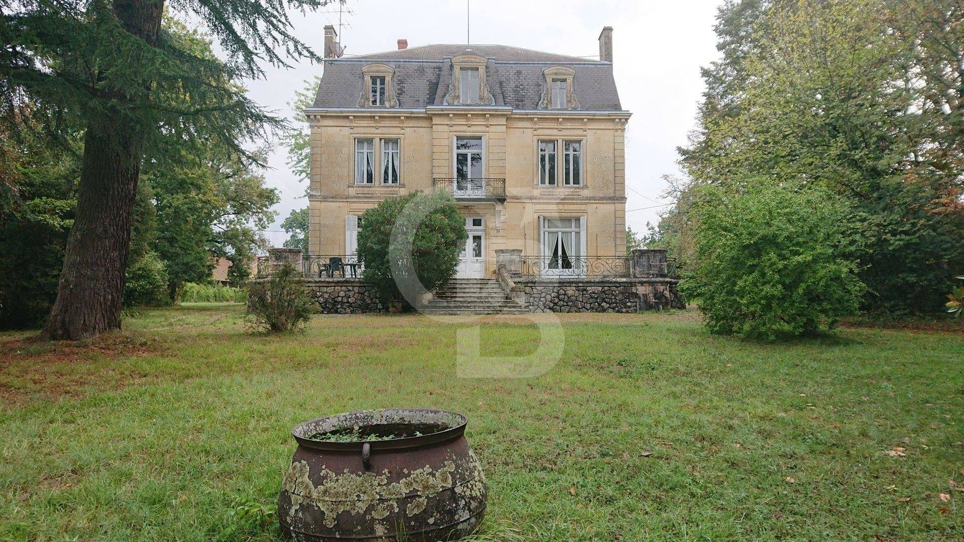 Propriété viticole et d'agrément à vendre à 45 minutes de Bordeaux