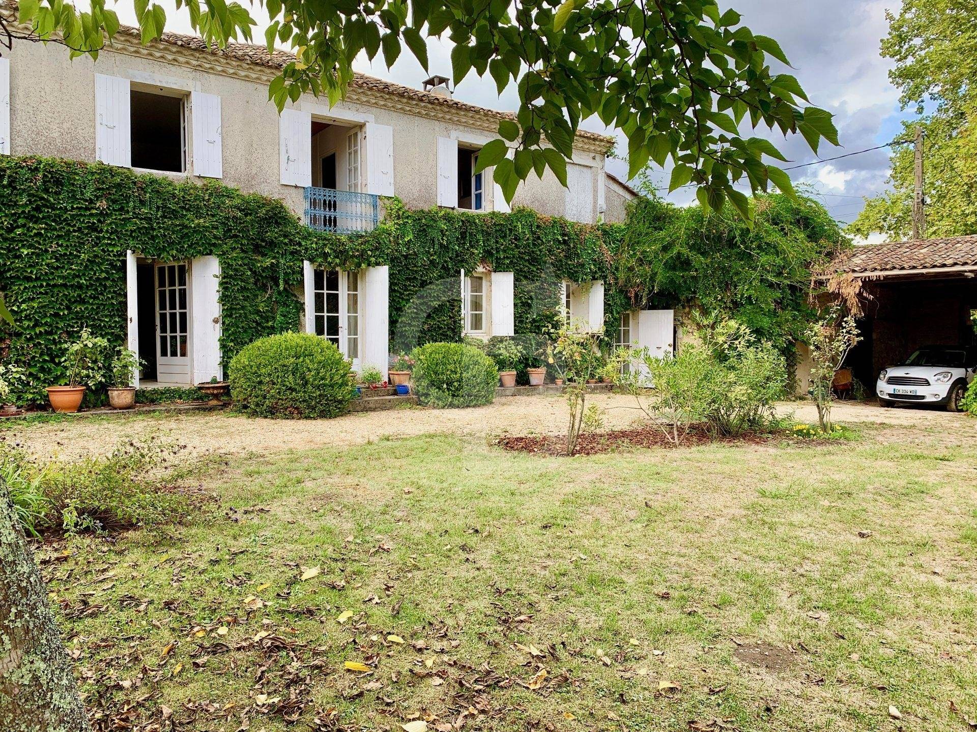 Maison girondine du XVIIème siècle à rénover à vendre à 15 minutes de Bordeaux POMPIGNAC