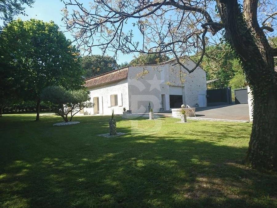 Maison de campagne en pierre 4 chambres à vendre ENTRE BORDEAUX ET BERGERAC